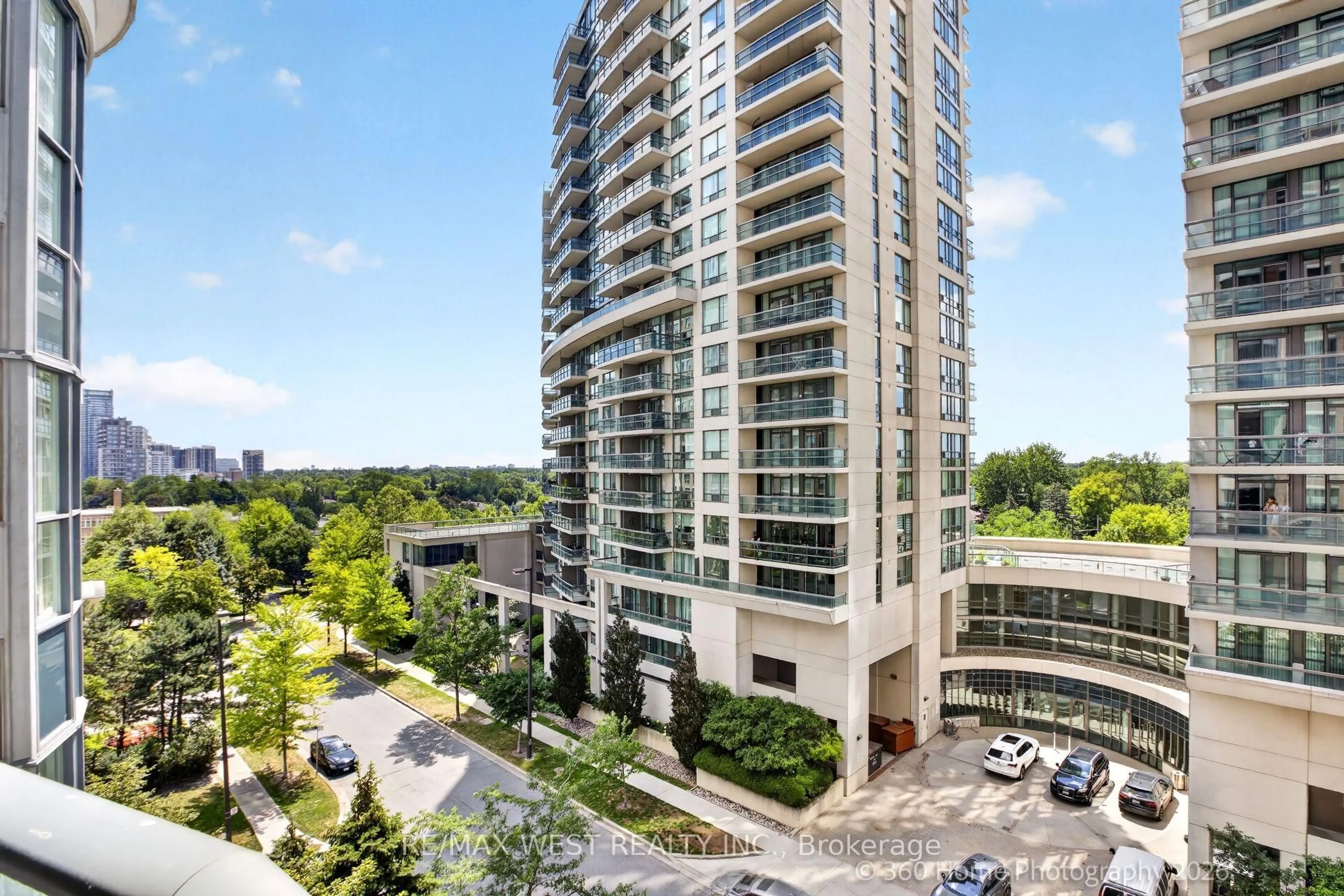 A pic from outside/outdoor area/front of a property/back of a property/a pic from drone, city buildings view from balcony for 7 Lorraine Dr #706, Toronto Ontario M2N 7H2