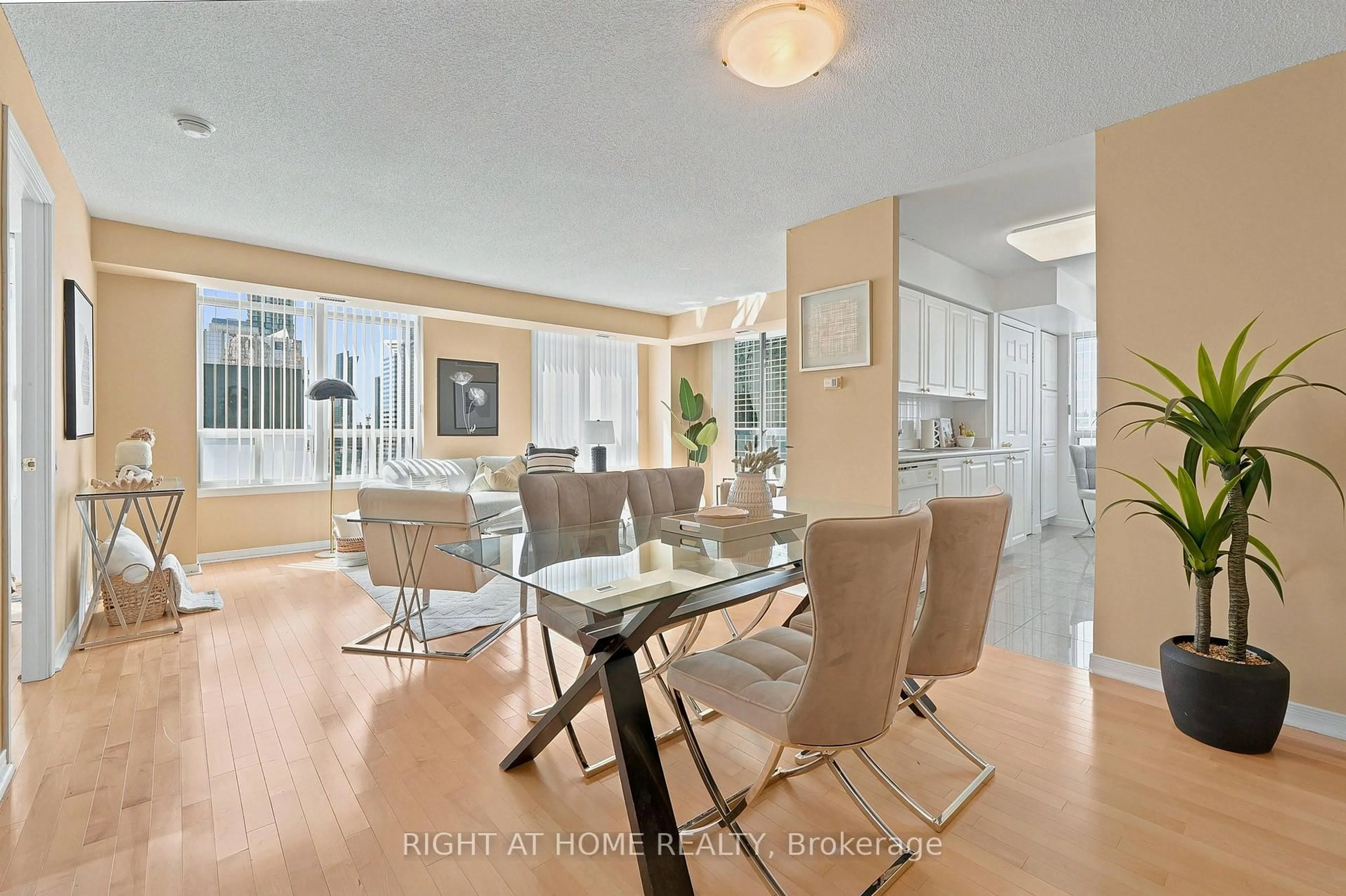 Dining room, ceramic/tile floor for 33 Empress Ave #610, Toronto Ontario M2N 6Y7