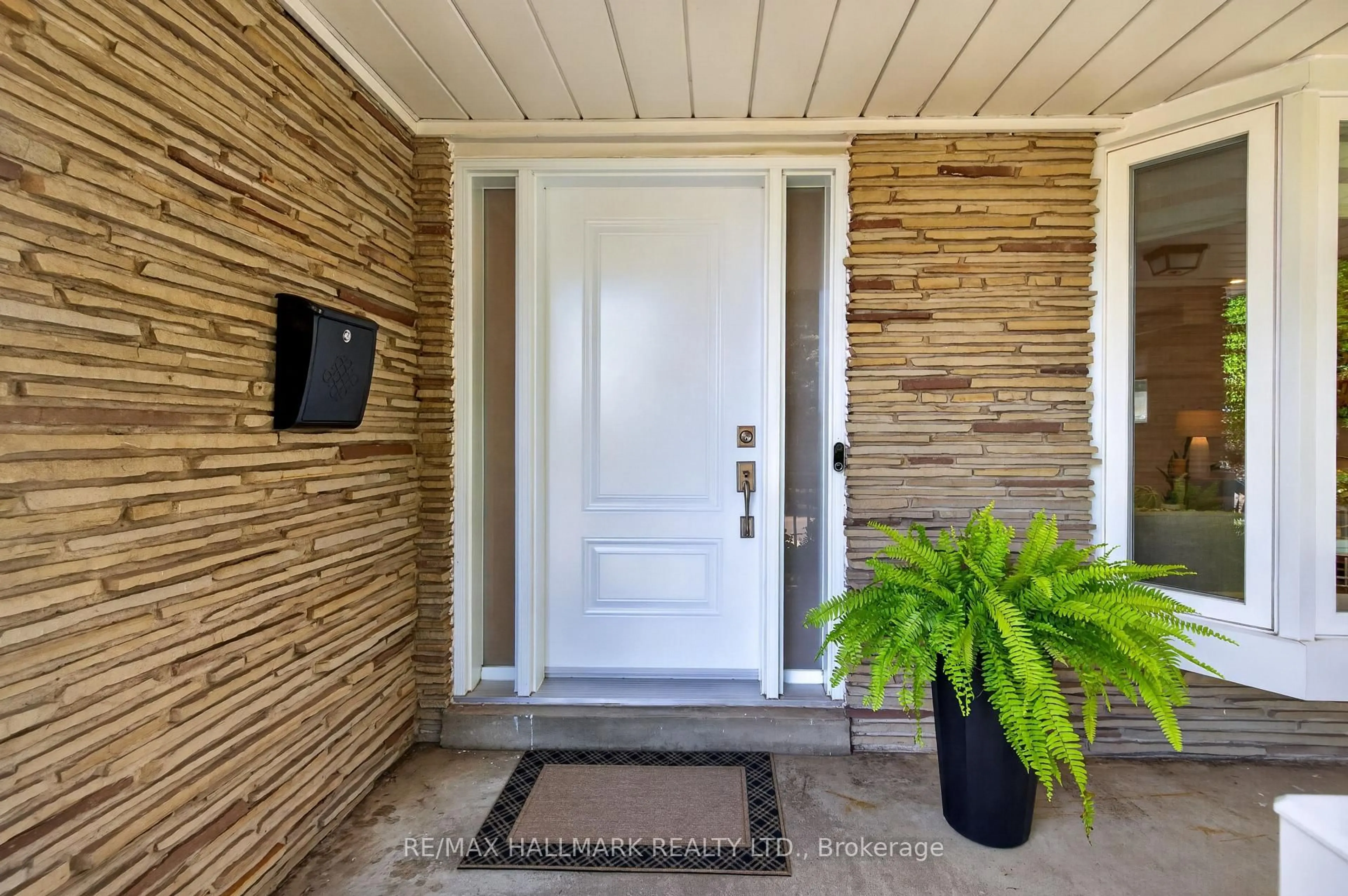 Indoor entryway for 603 Cummer Ave, Toronto Ontario M2K 2M5