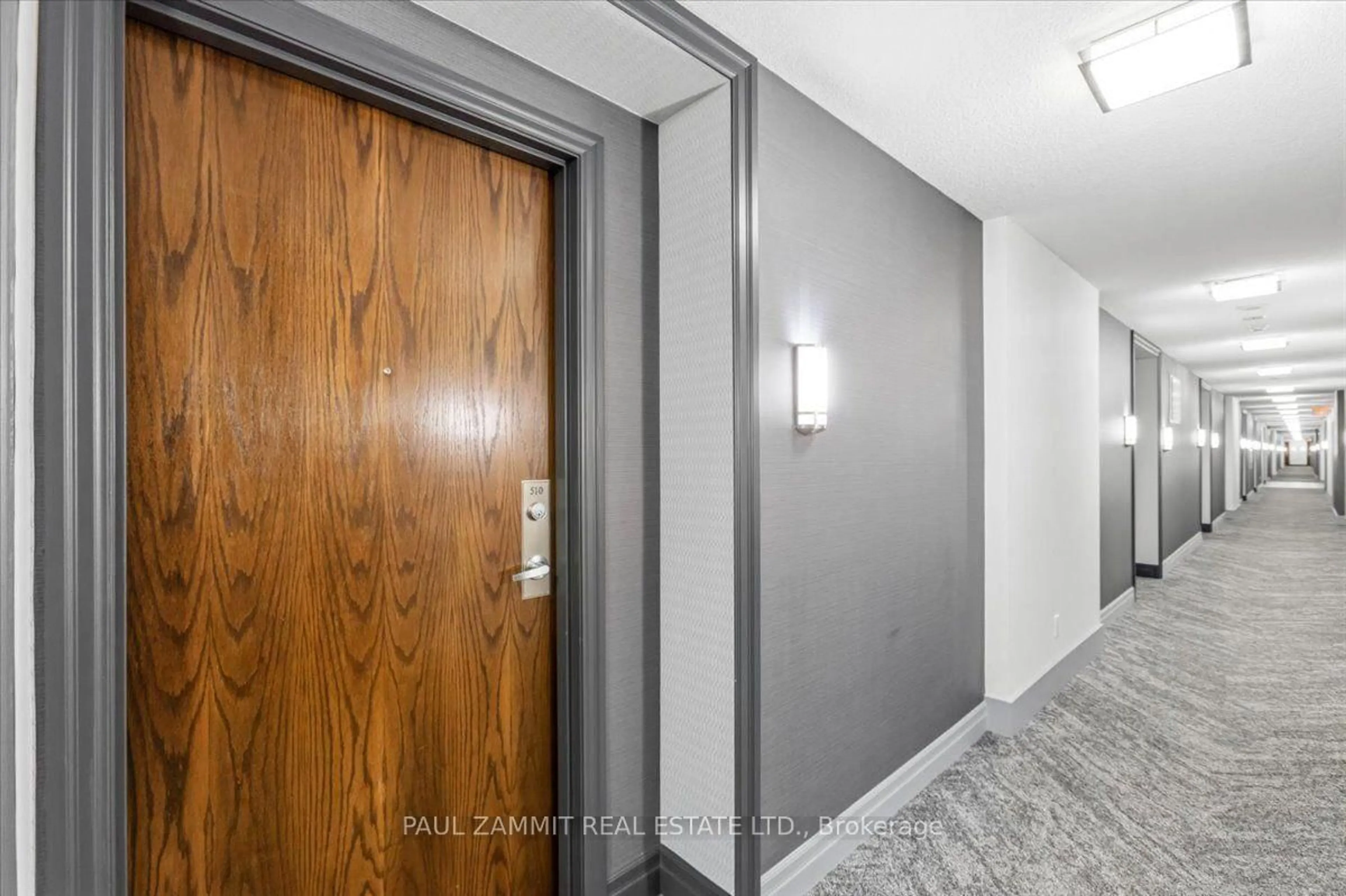 Indoor foyer for 27 Rean Dr #510, Toronto Ontario M2K 0A6