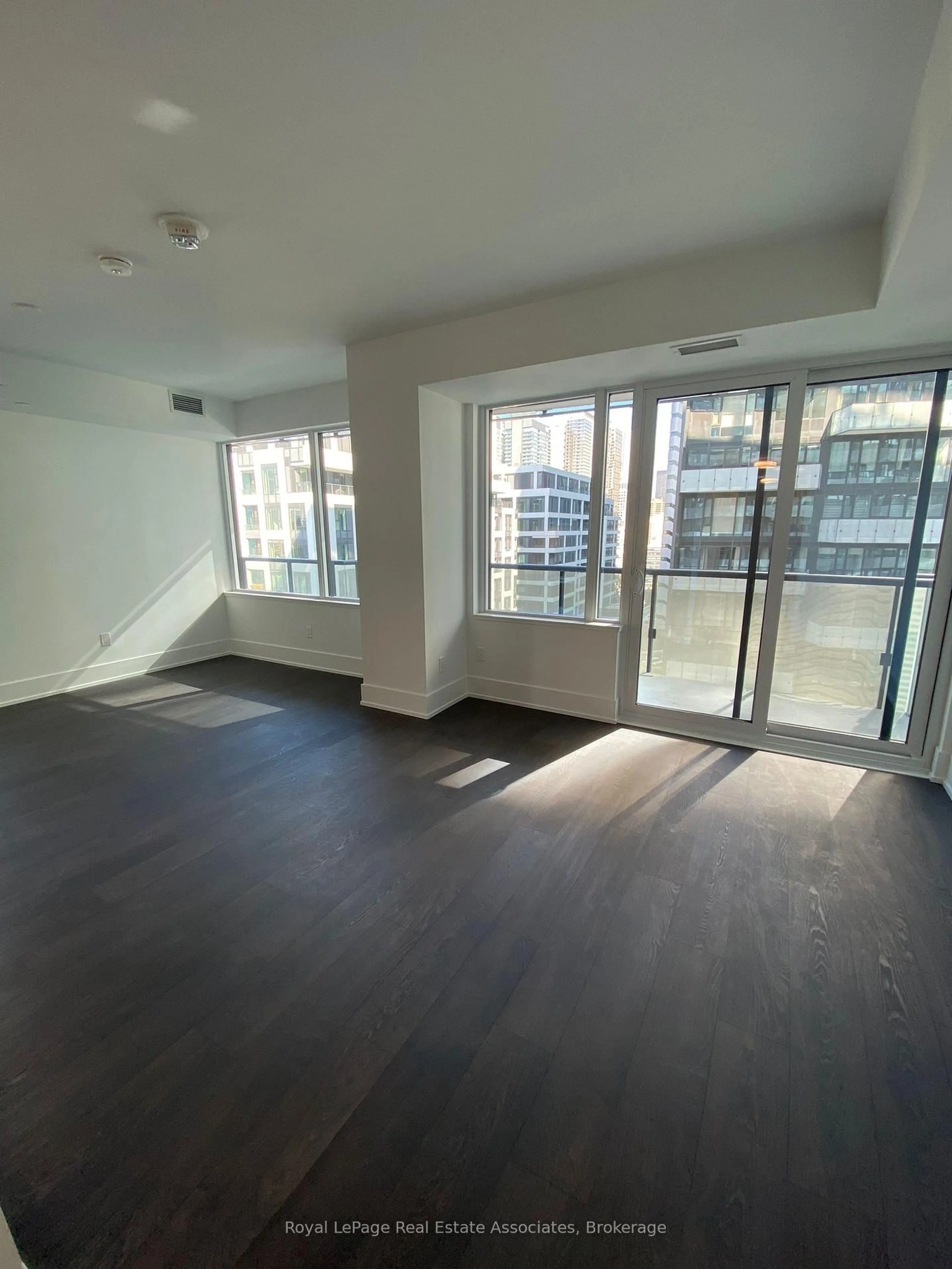 A pic of a room for 480 Front St #1206, Toronto Ontario M5V 0V6