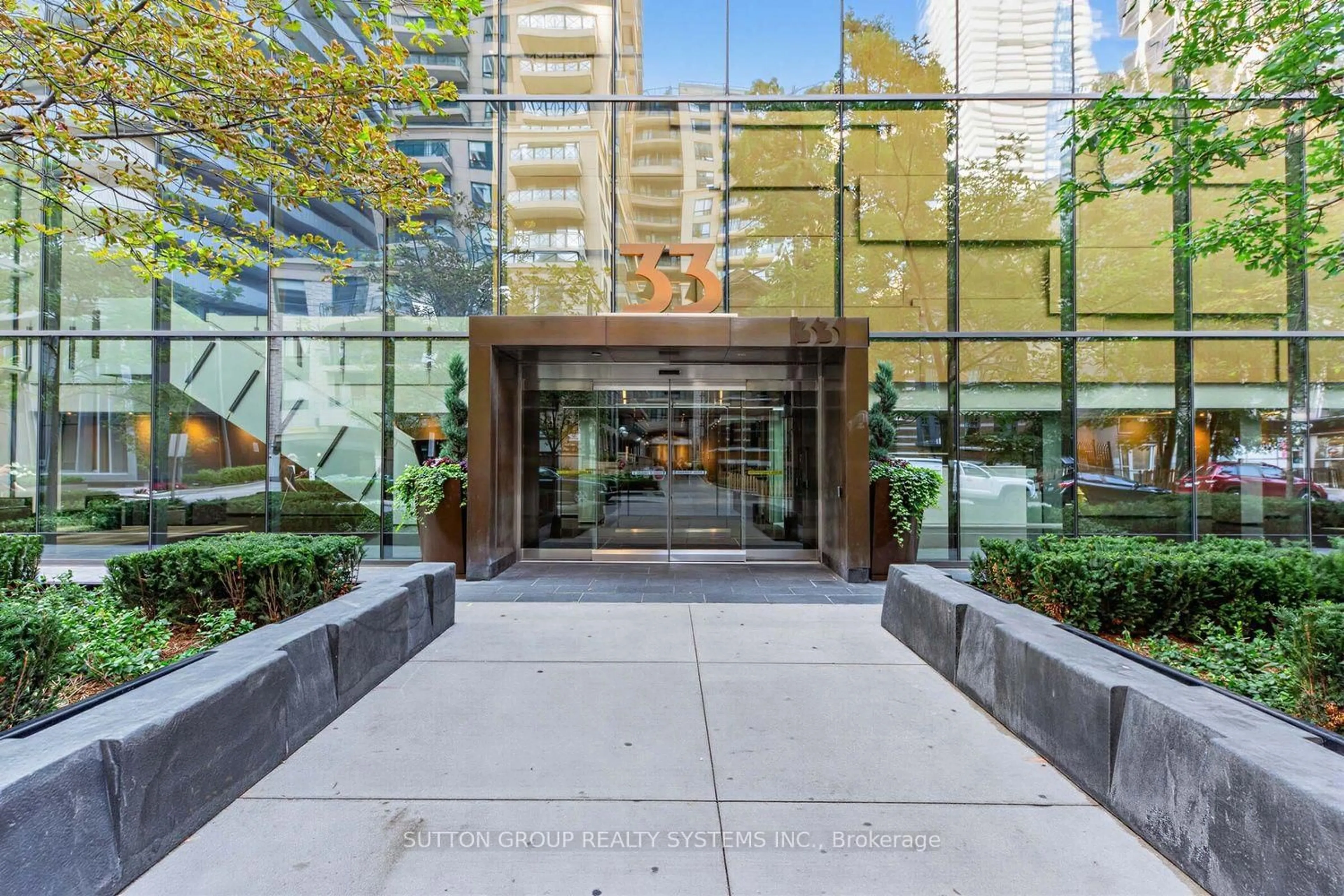 Indoor foyer for 33 Charles St #1406, Toronto Ontario M4Y 1R9