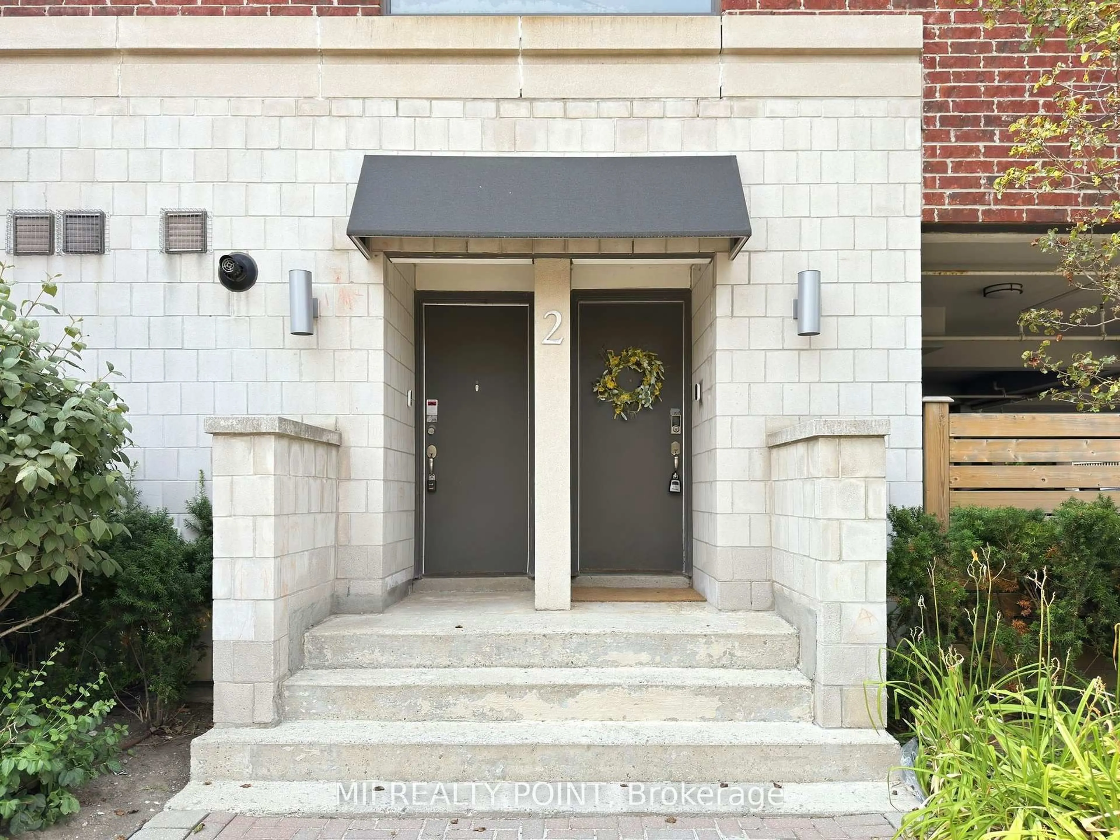 Indoor entryway for 2 Maxwell St #201, Toronto Ontario M3H 2S8