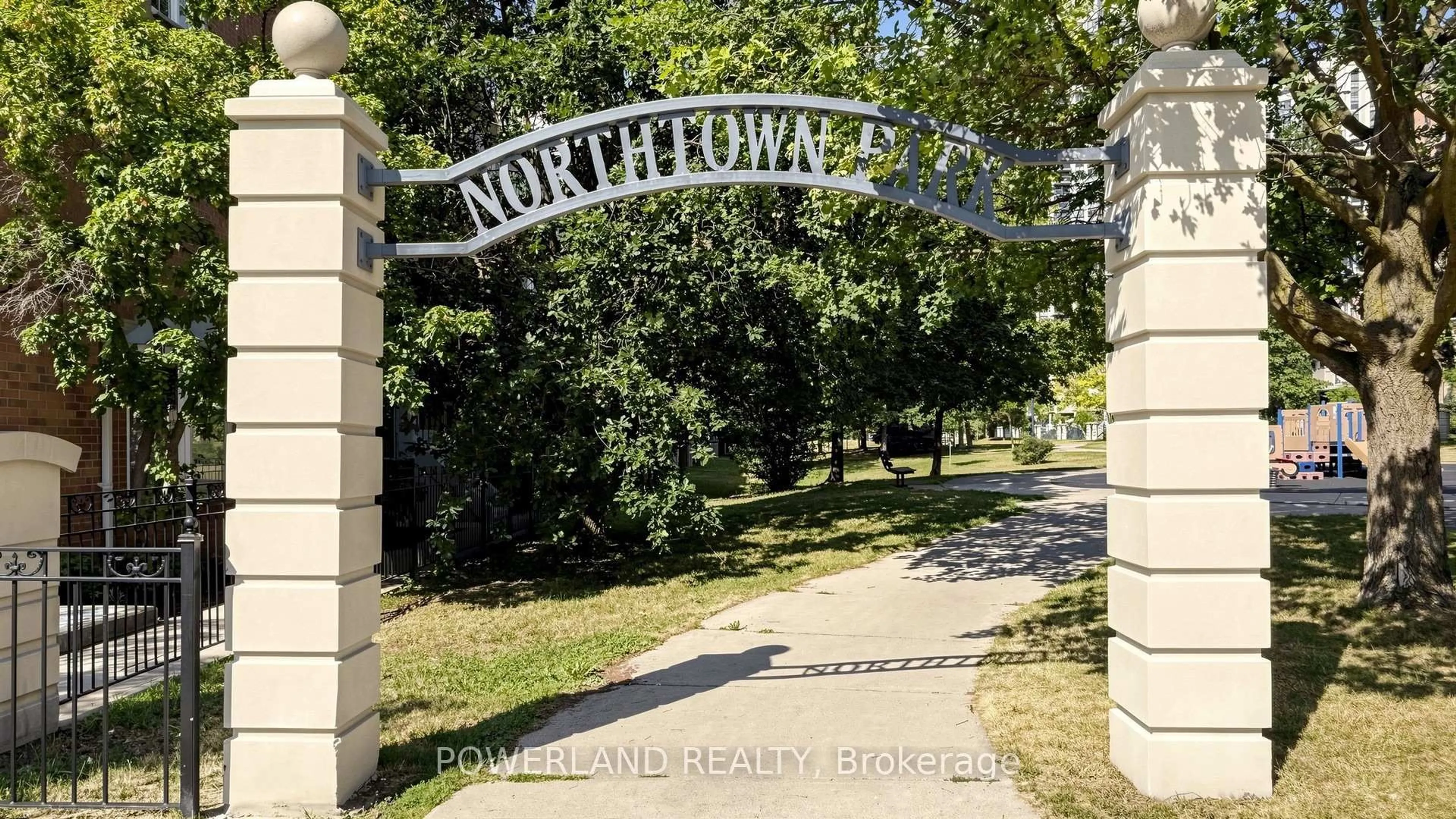 Unknown for 28 Sommerset Way #1120, Toronto Ontario M2N 6W7
