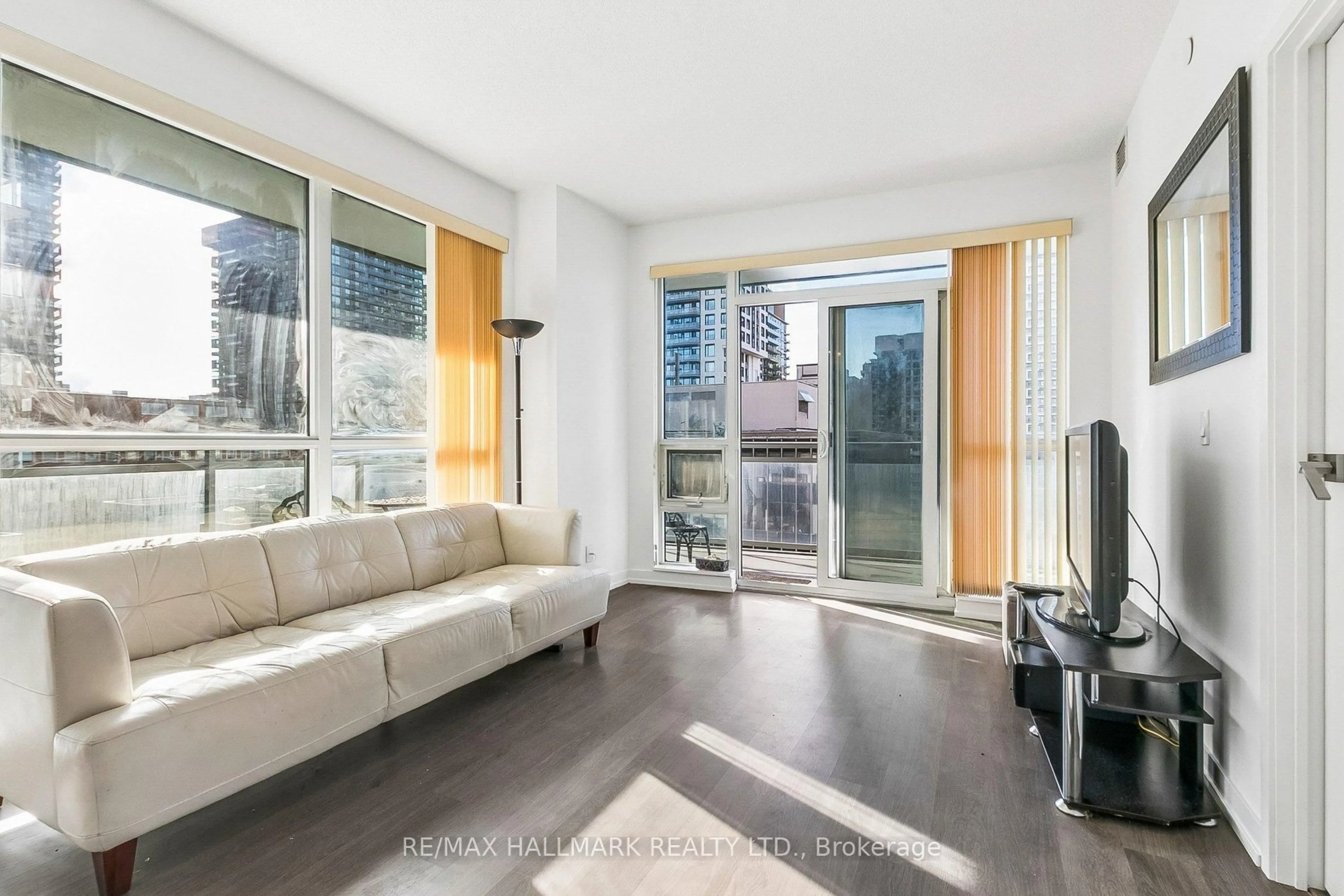 Living room with furniture, unknown for 98 Lillian St #1212, Toronto Ontario M4S 0A5