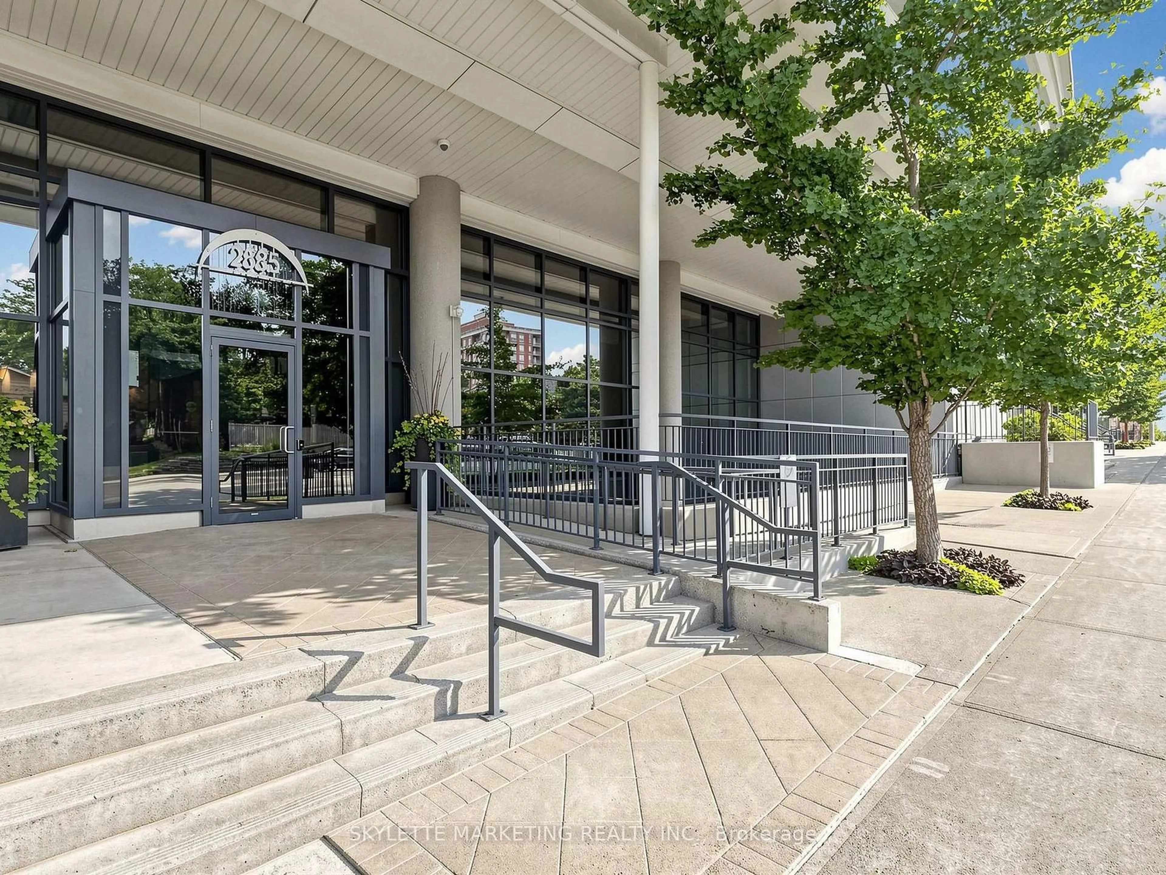 Indoor foyer for 2885 Bayview Ave #1029, Toronto Ontario M2K 0A3