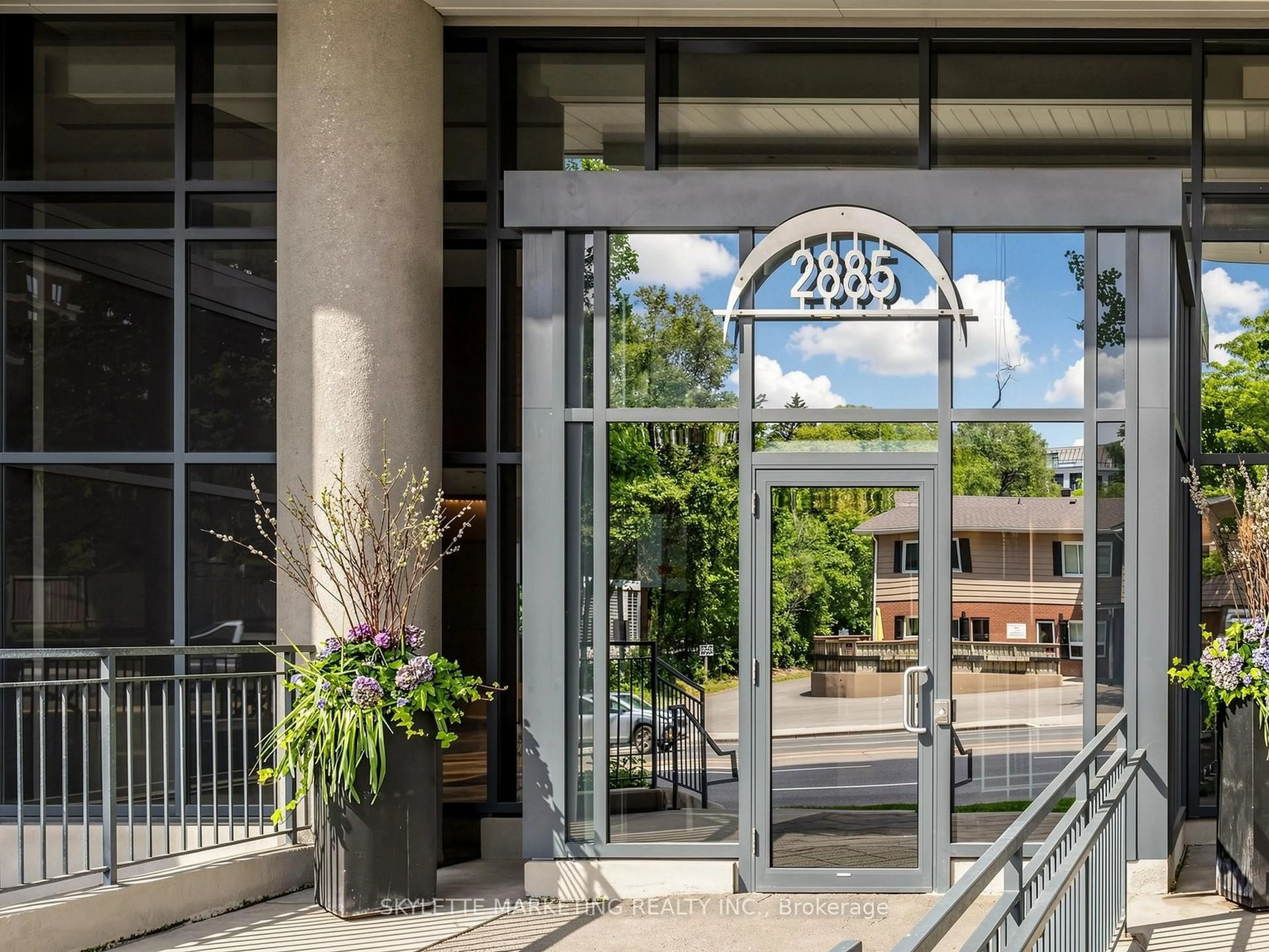 Indoor foyer for 2885 Bayview Ave #1029, Toronto Ontario M2K 0A3