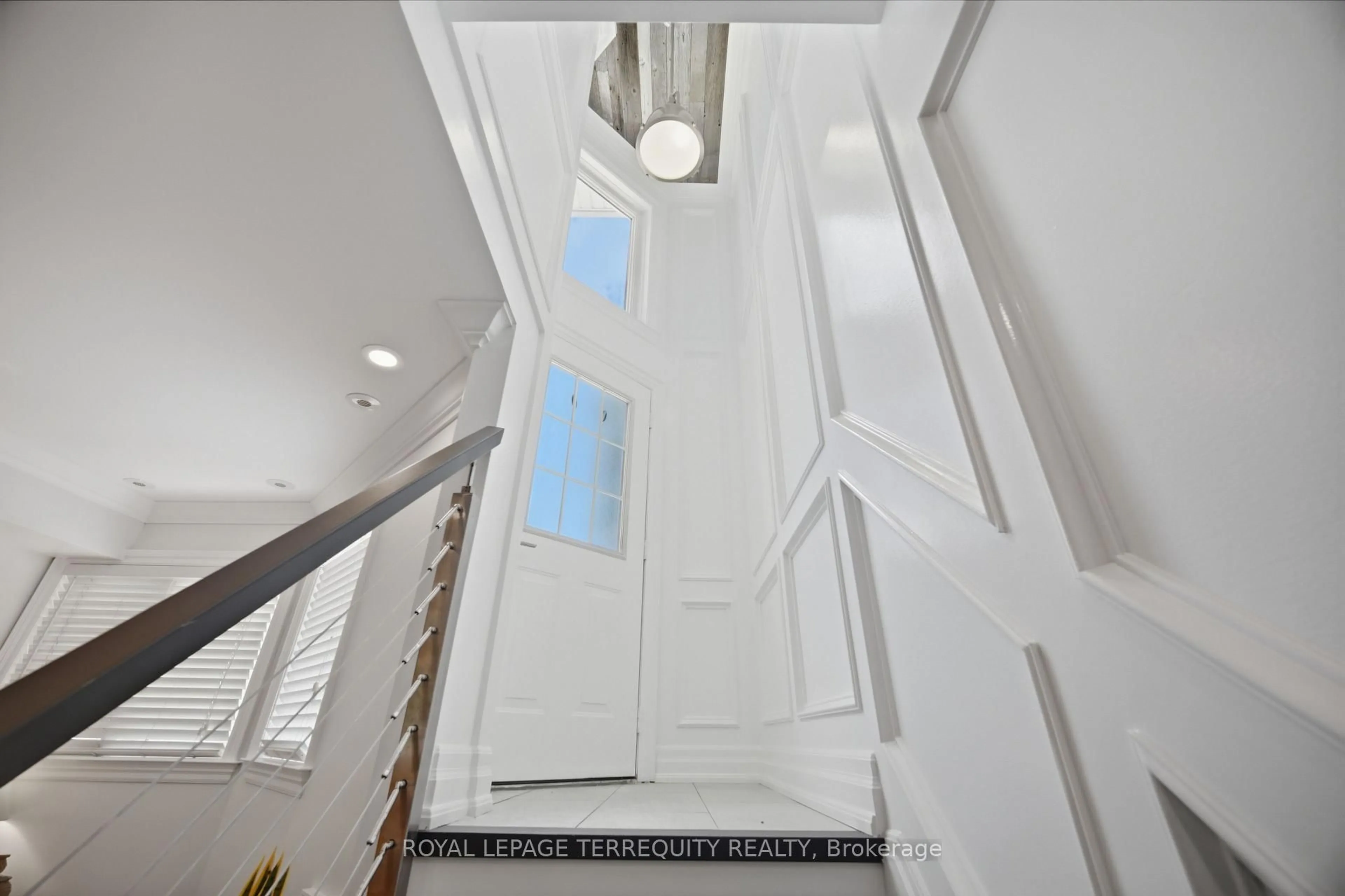 Indoor foyer for 10 Merchant Lane #148, Toronto Ontario M6P 4J6