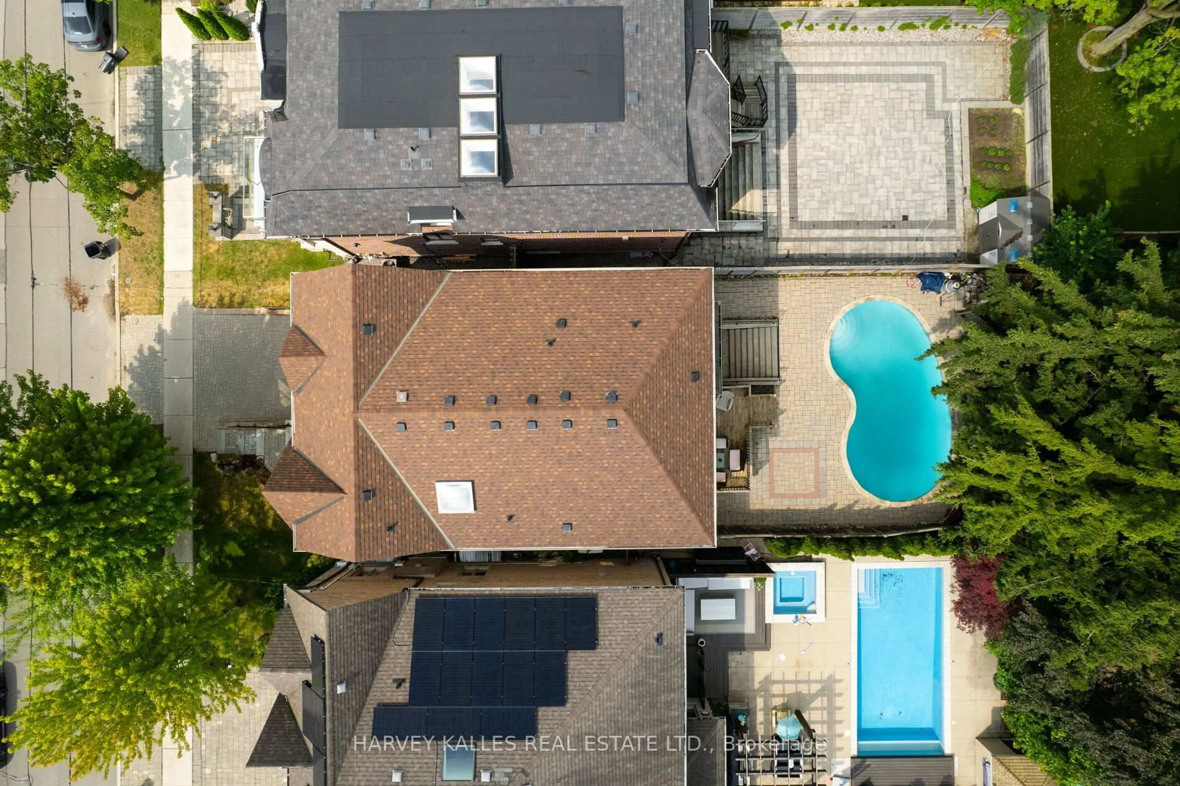 A pic from outside/outdoor area/front of a property/back of a property/a pic from drone, street for 188 Florence Ave, Toronto Ontario M2N 1G4