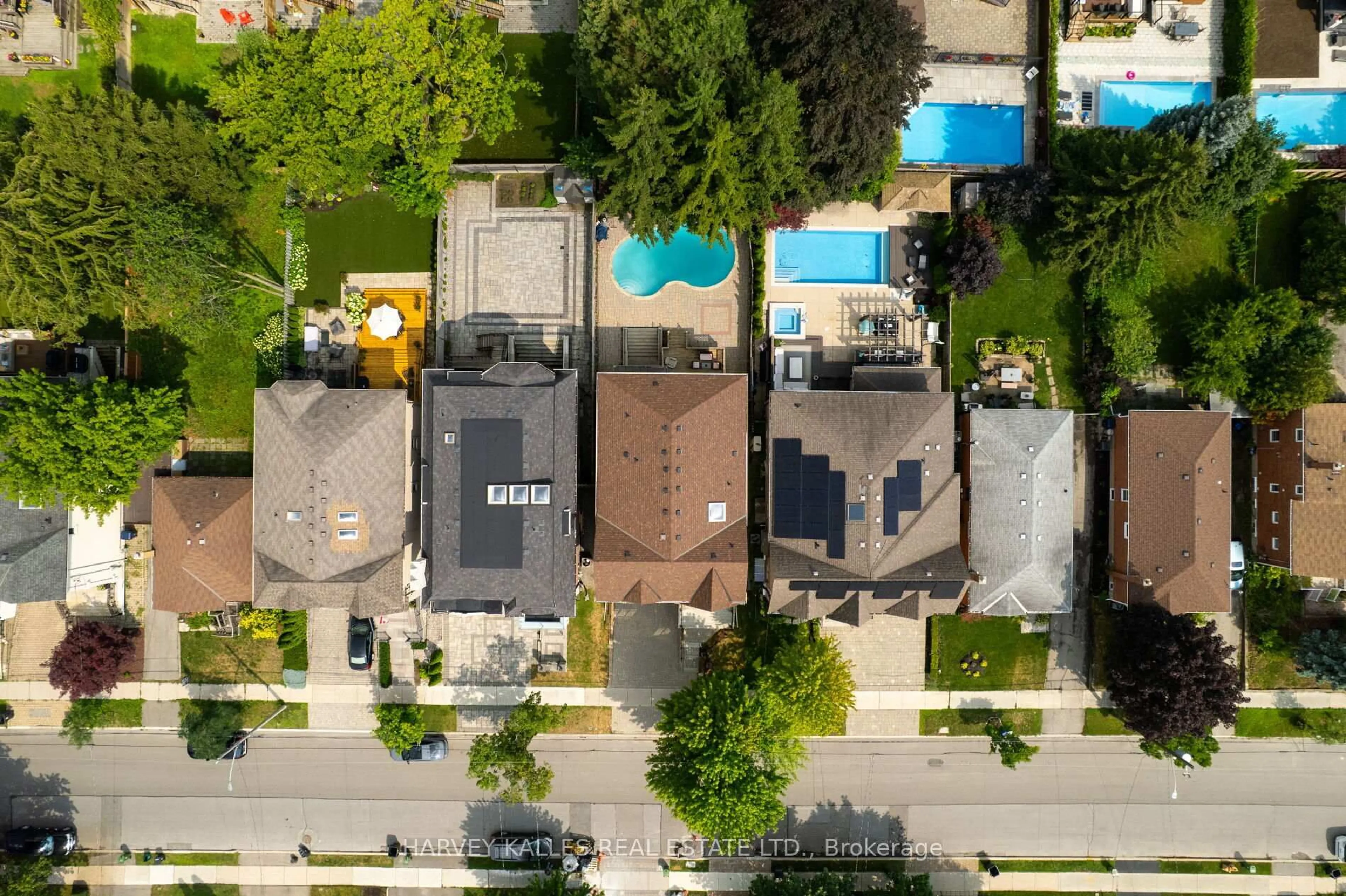 A pic from outside/outdoor area/front of a property/back of a property/a pic from drone, street for 188 Florence Ave, Toronto Ontario M2N 1G4