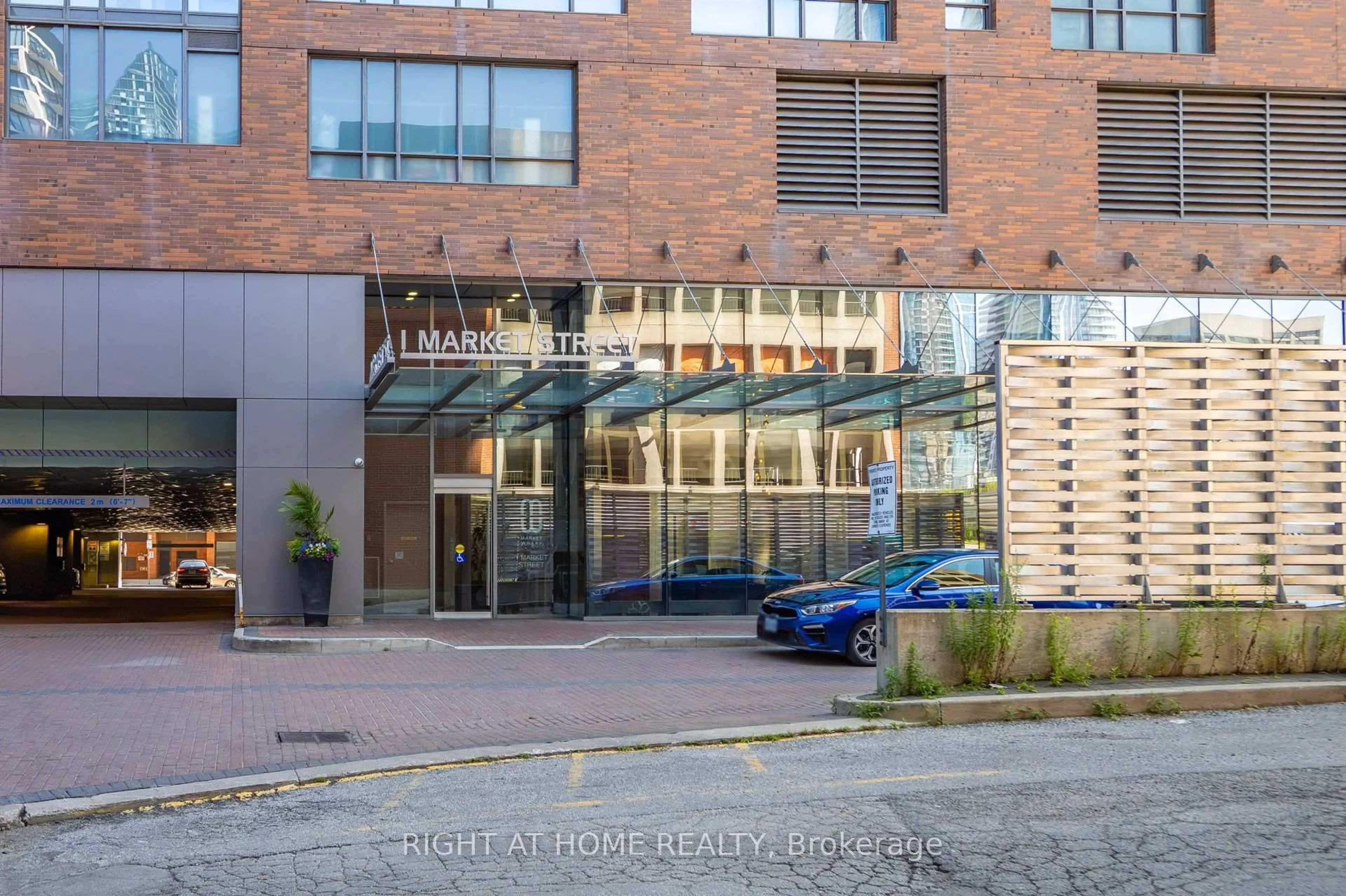 Indoor foyer for 1 Market St #1604, Toronto Ontario M5E 0A2
