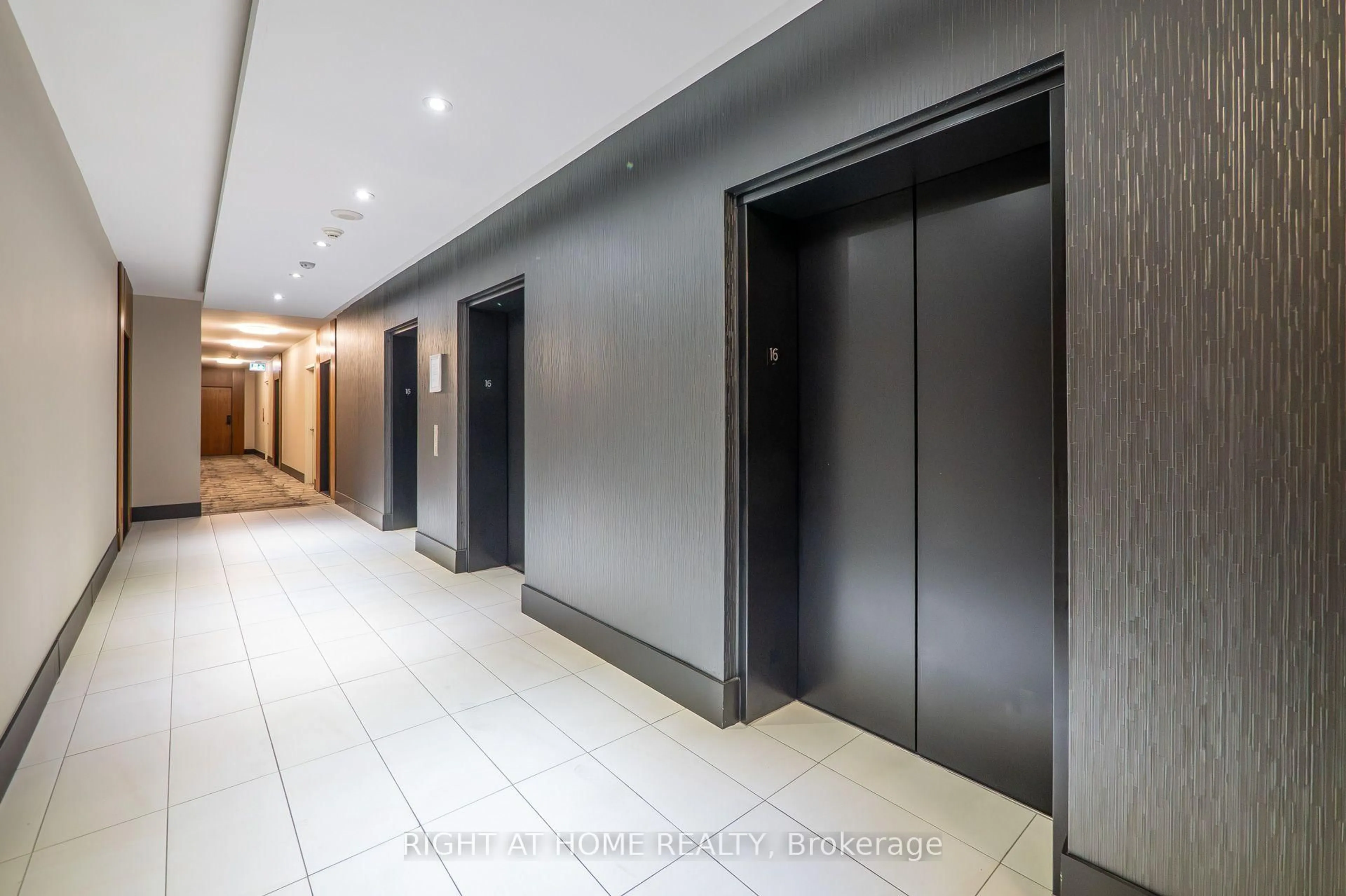 Indoor foyer for 1 Market St #1604, Toronto Ontario M5E 0A2
