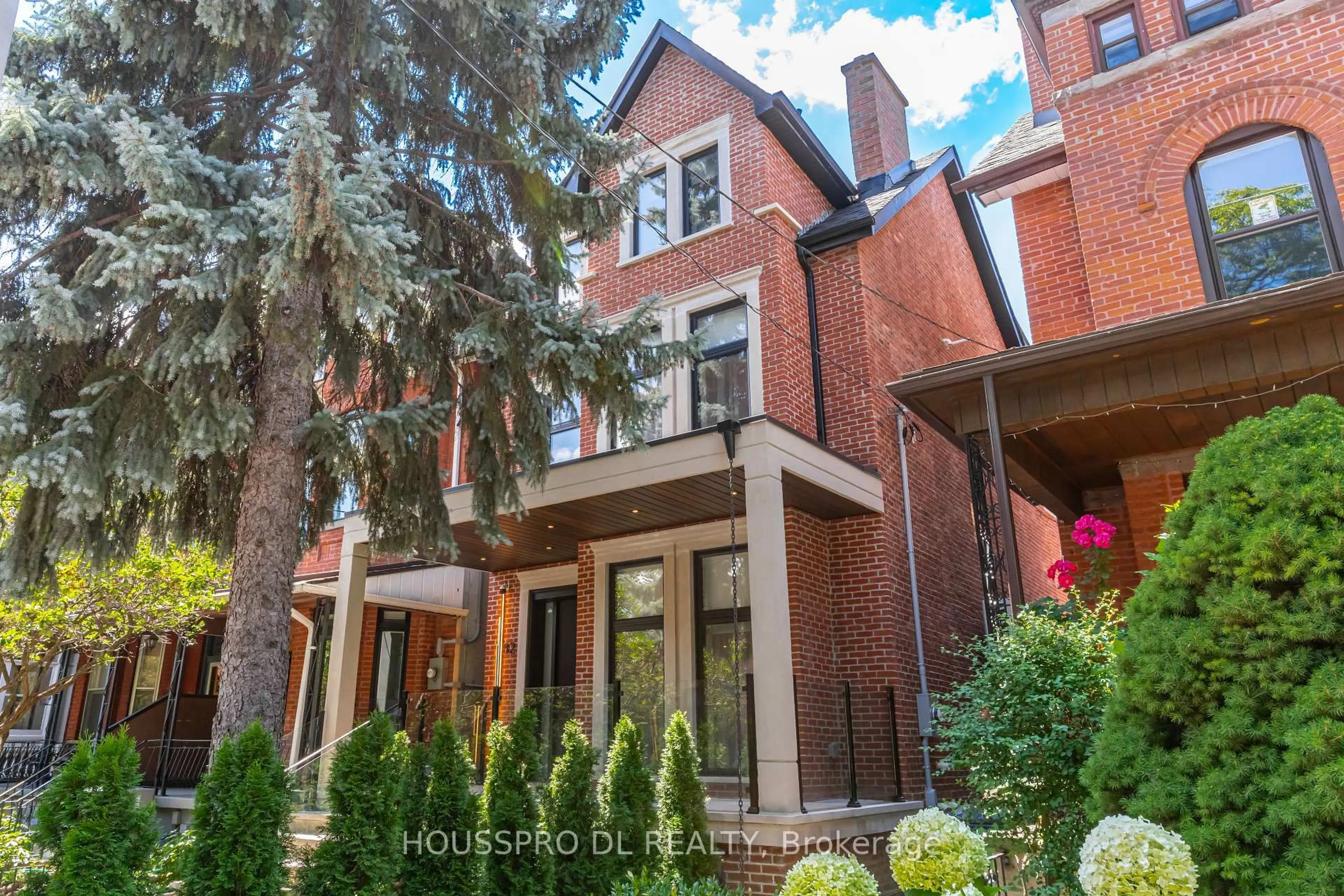 Home with brick exterior material, street for 82 Major St, Toronto Ontario M5S 2L1