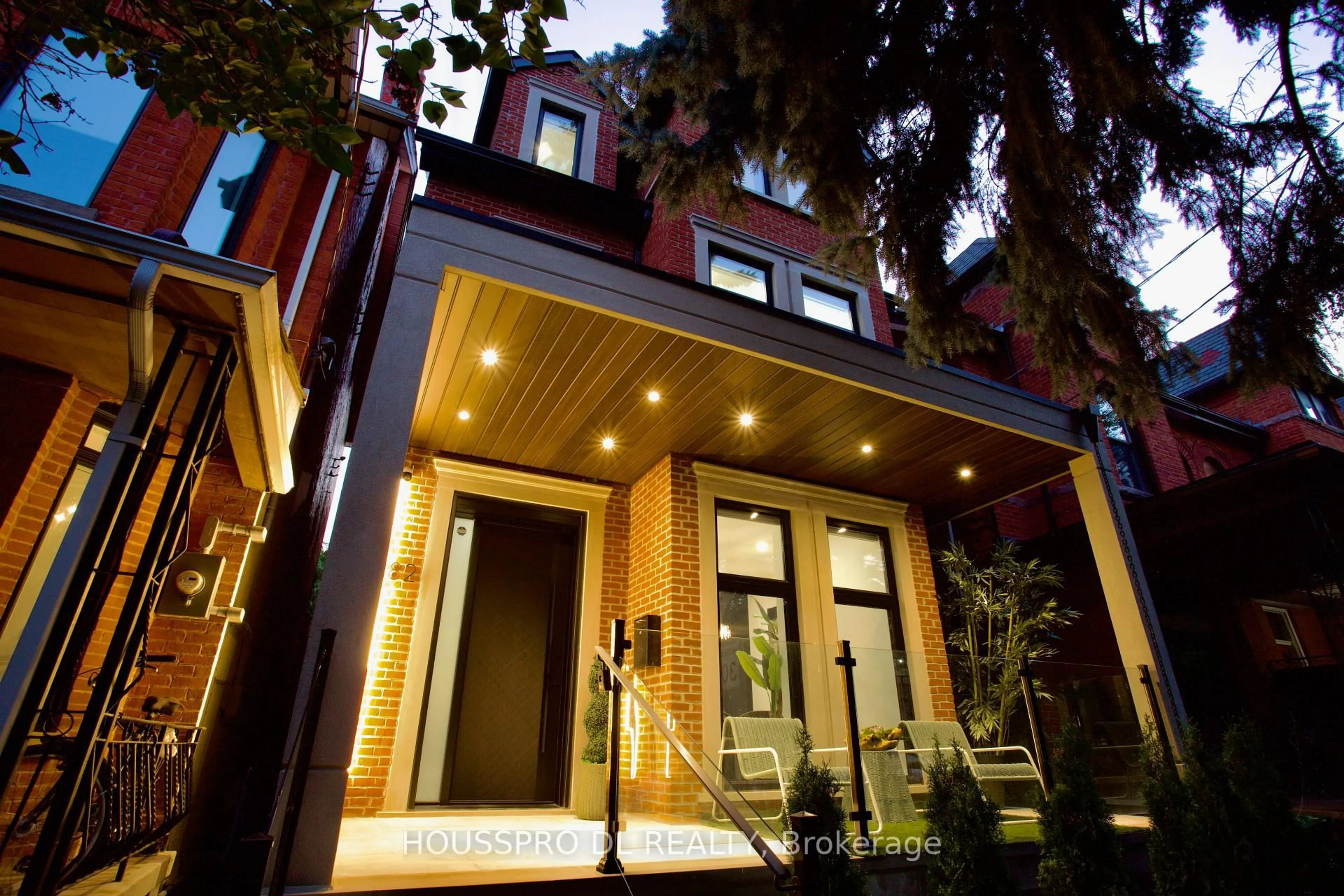 Home with brick exterior material, street for 82 Major St, Toronto Ontario M5S 2L1