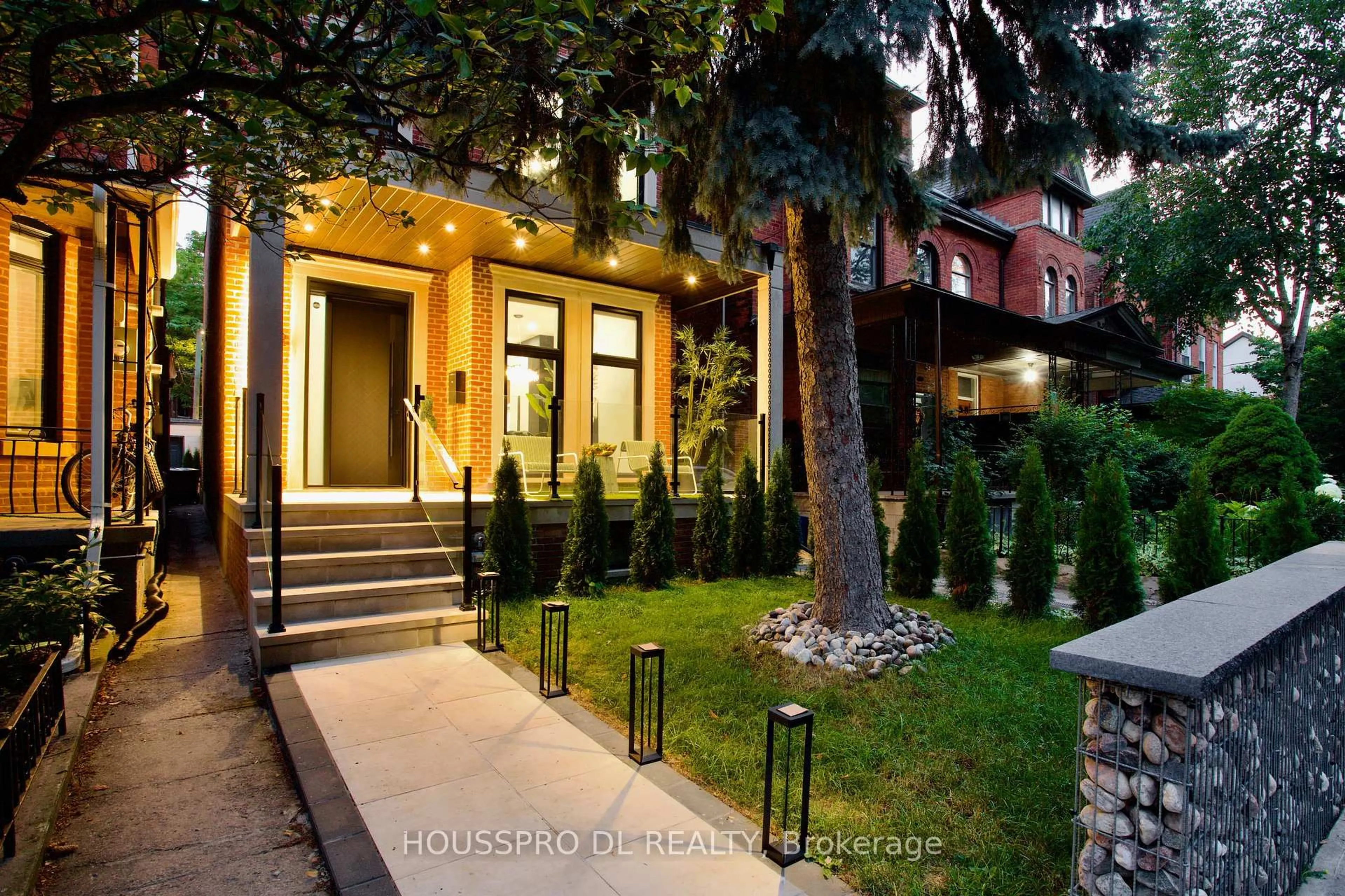 Unknown for 82 Major St, Toronto Ontario M5S 2L1