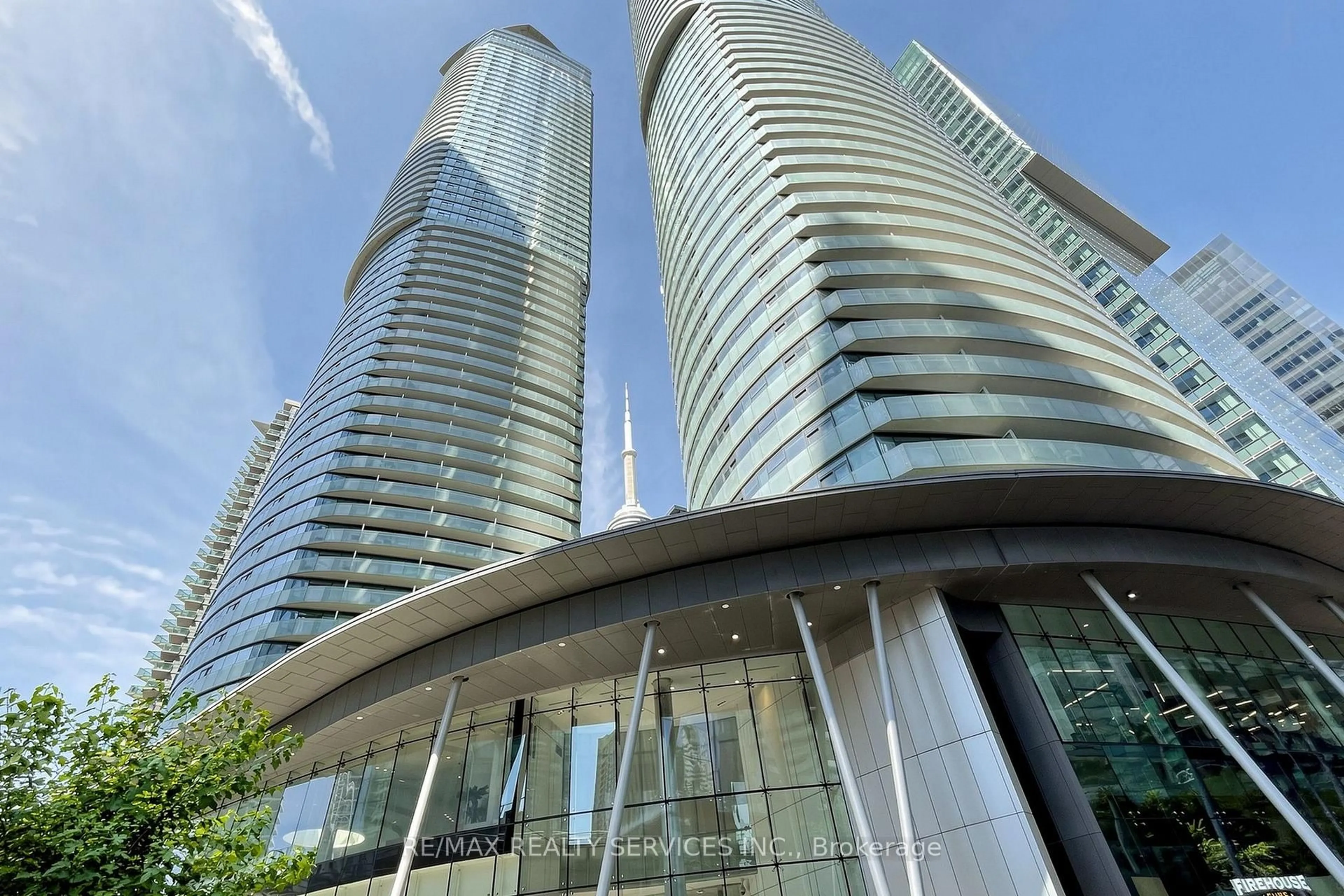 Indoor foyer for 12 York St #407, Toronto Ontario M5J 0A9