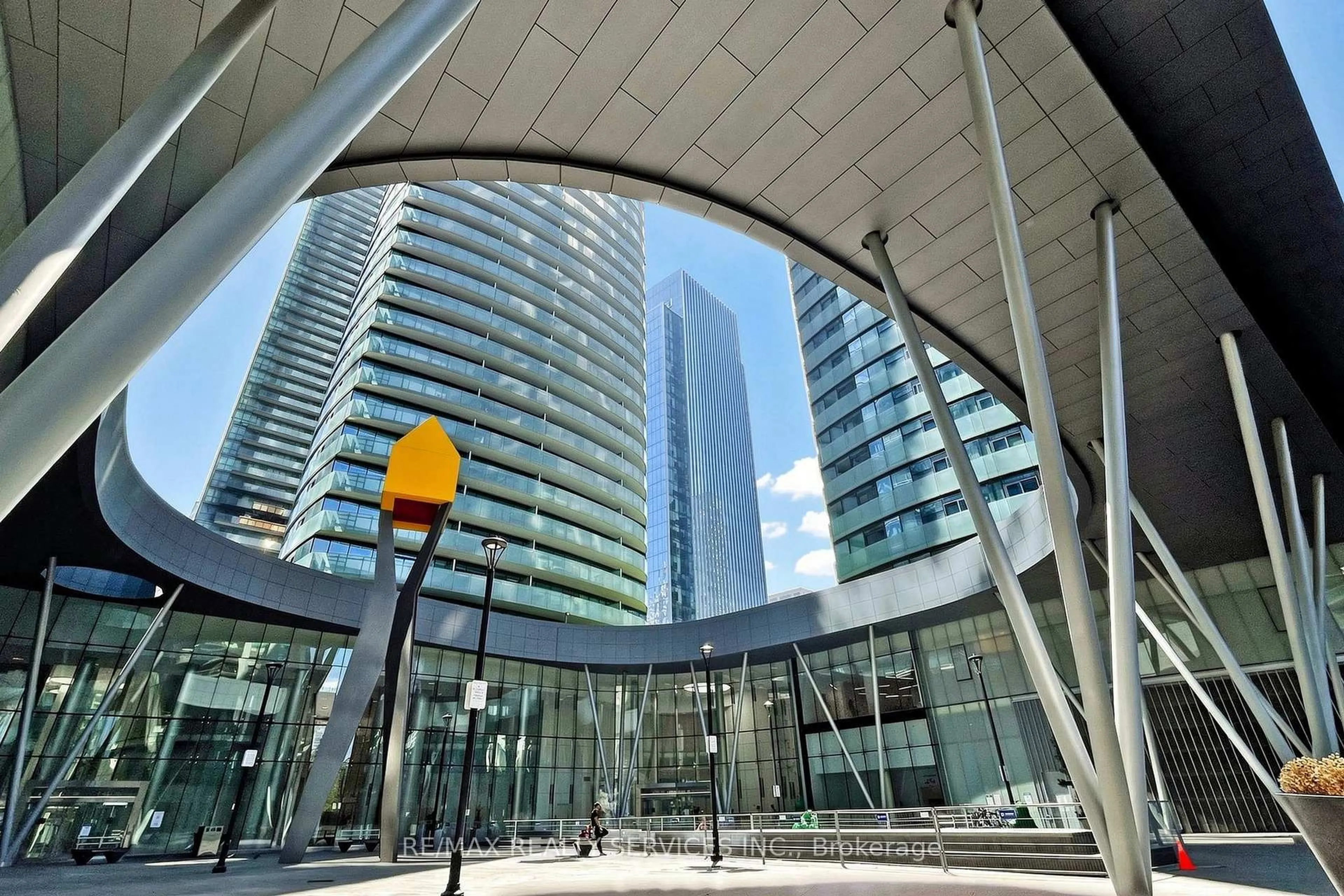 Indoor foyer for 12 York St #407, Toronto Ontario M5J 0A9