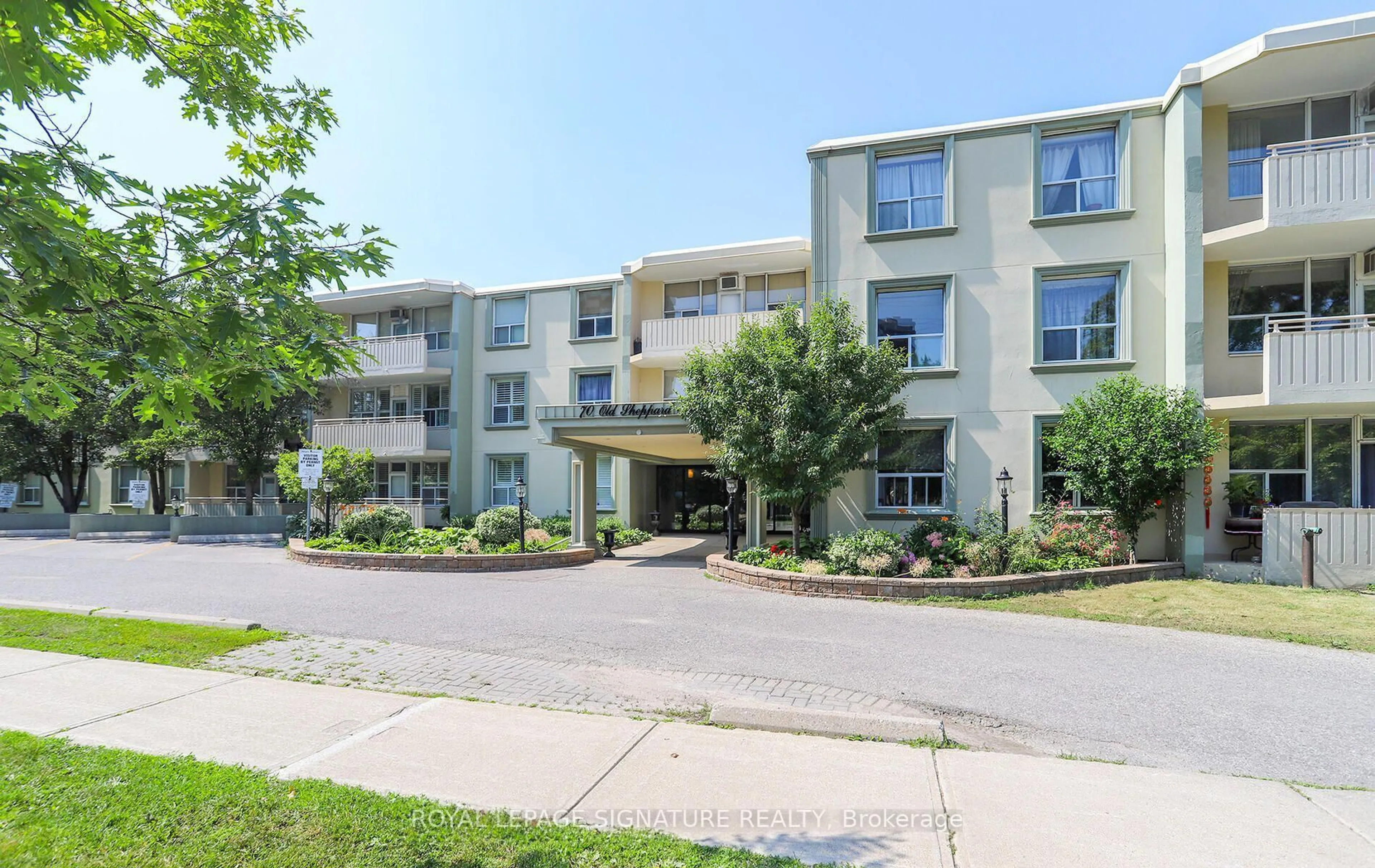 Patio, building for 70 Old Sheppard Ave #112, Toronto Ontario M2J 3L6