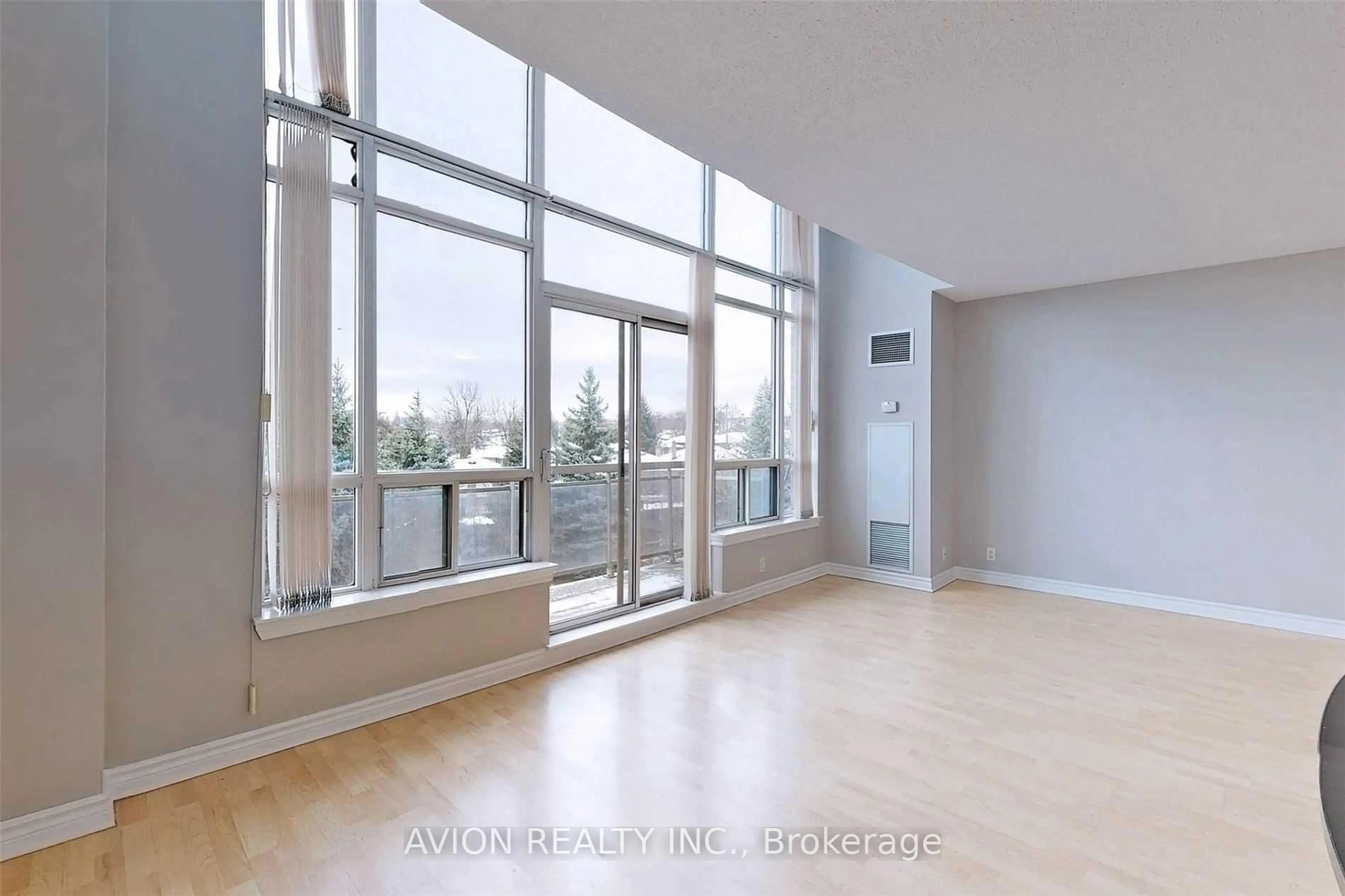Unknown for 1720 Eglinton Ave #320, Toronto Ontario M4A 2X8