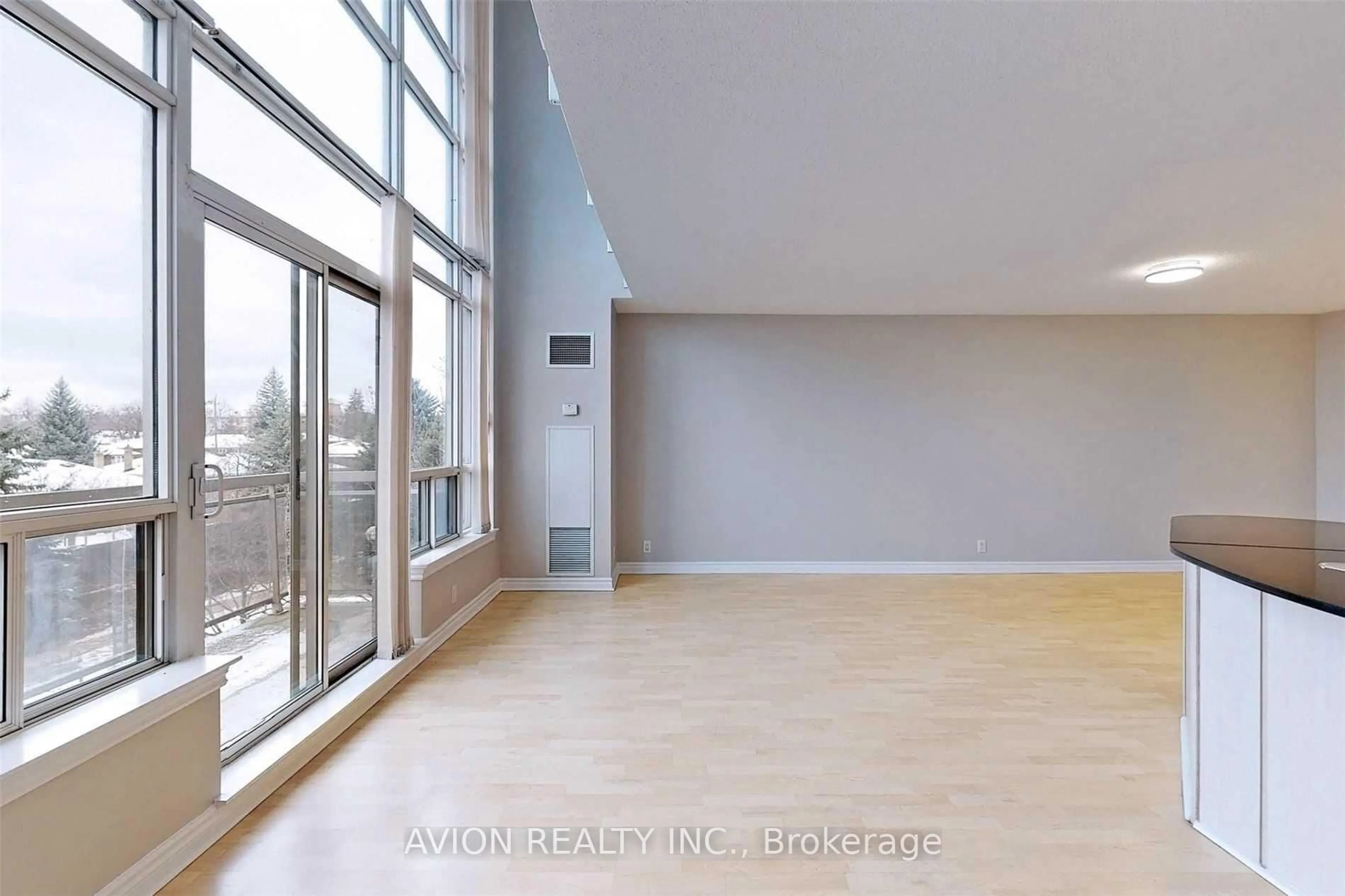 Unknown for 1720 Eglinton Ave #320, Toronto Ontario M4A 2X8