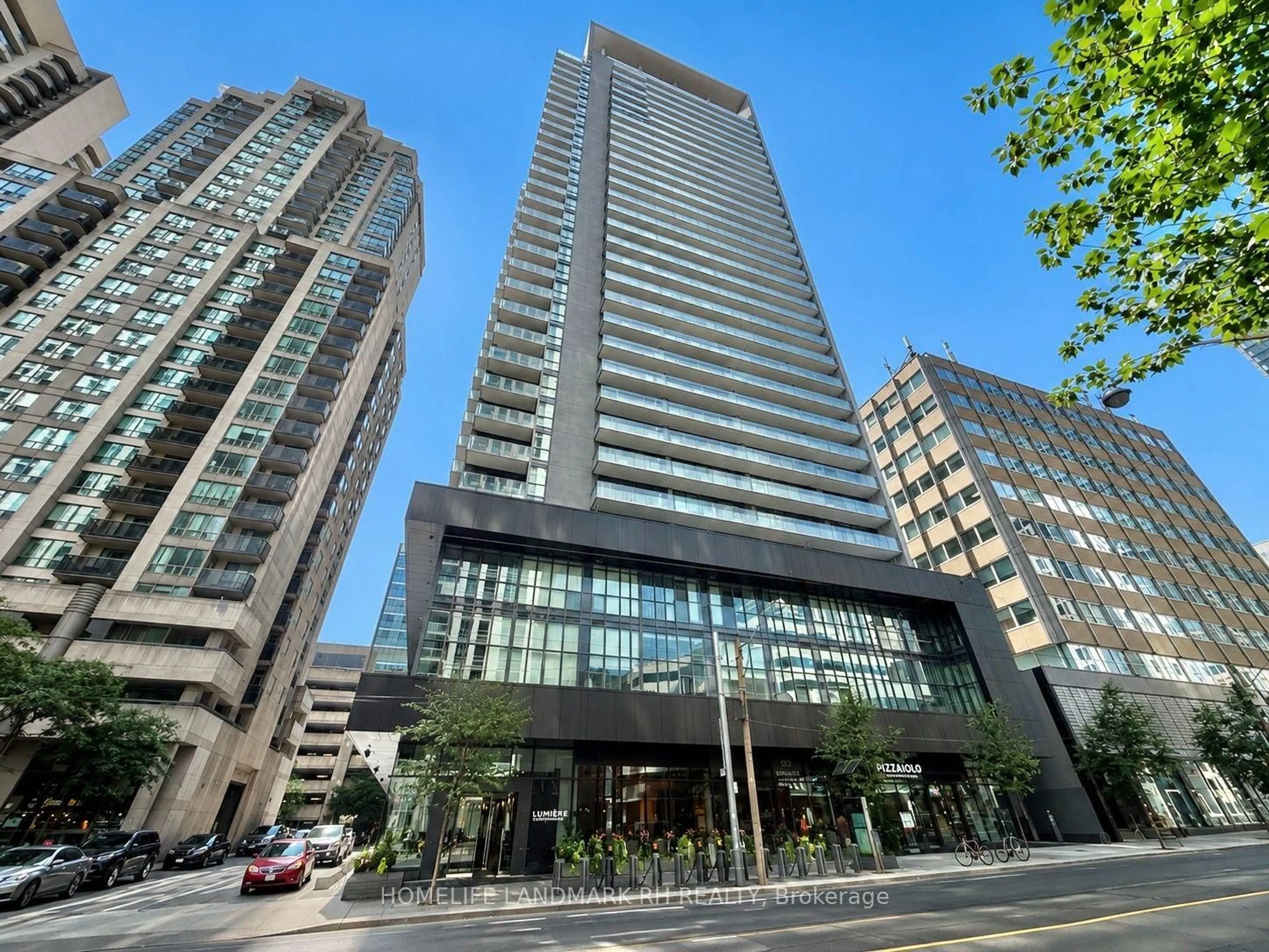 Indoor foyer for 770 BAY St #601, Toronto Ontario M5G 0A6