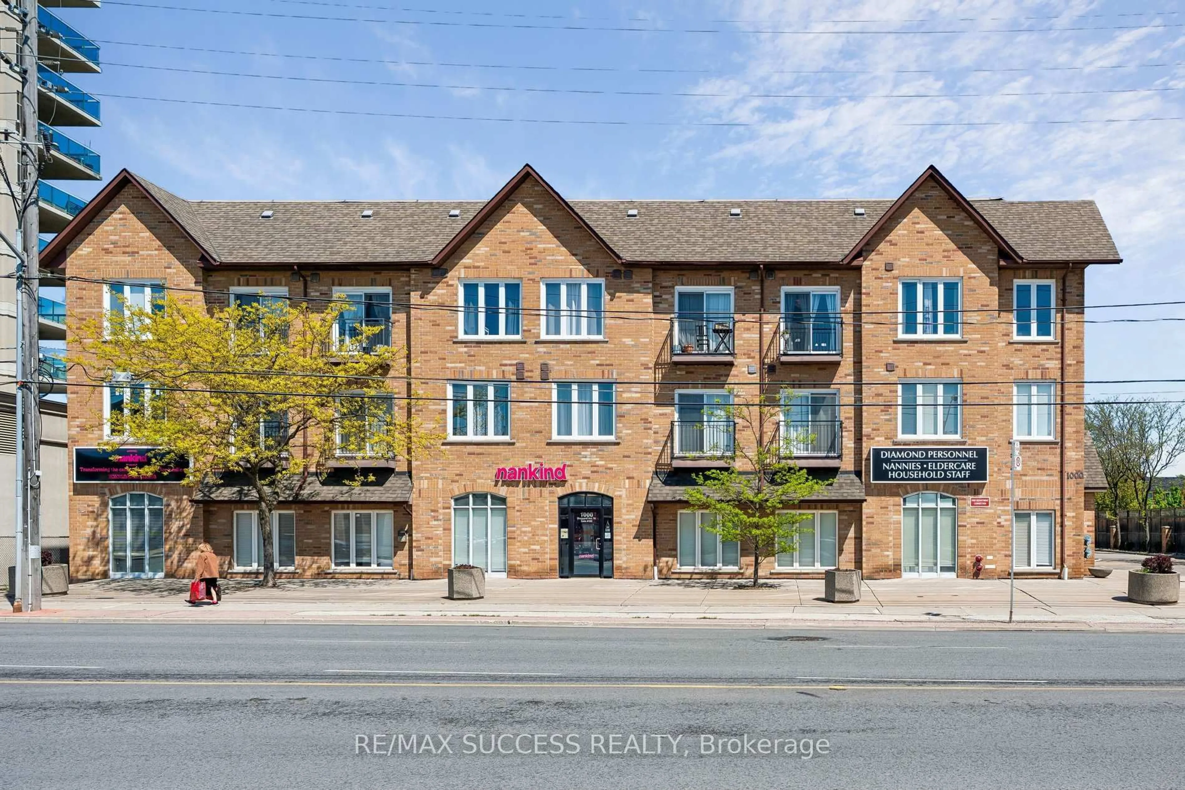 A pic from outside/outdoor area/front of a property/back of a property/a pic from drone, building for 1000 Sheppard Ave #301, Toronto Ontario M3H 2T6