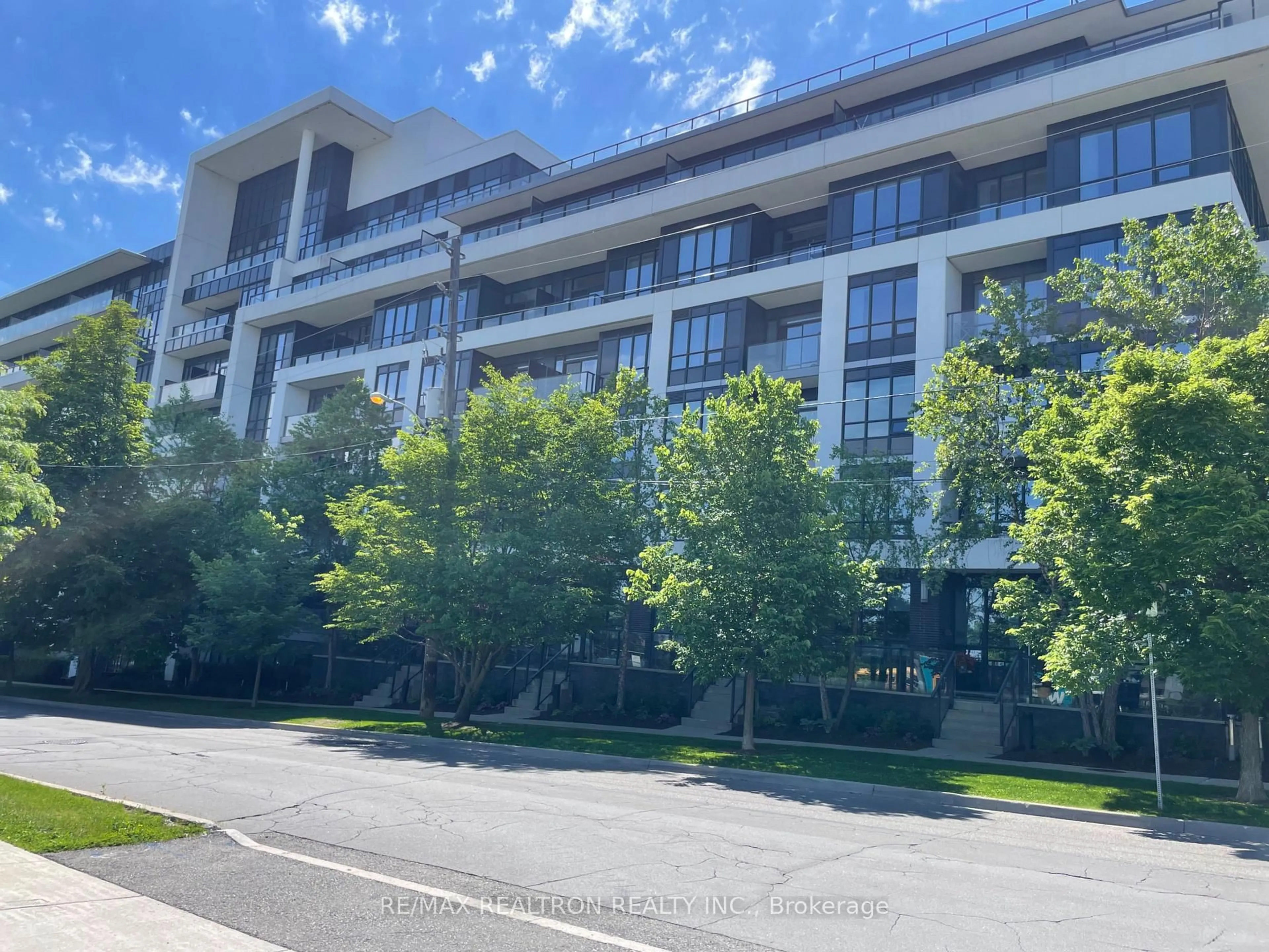 A pic from outside/outdoor area/front of a property/back of a property/a pic from drone, building for 399 Spring Garden Ave #301, Toronto Ontario M2N 3H6