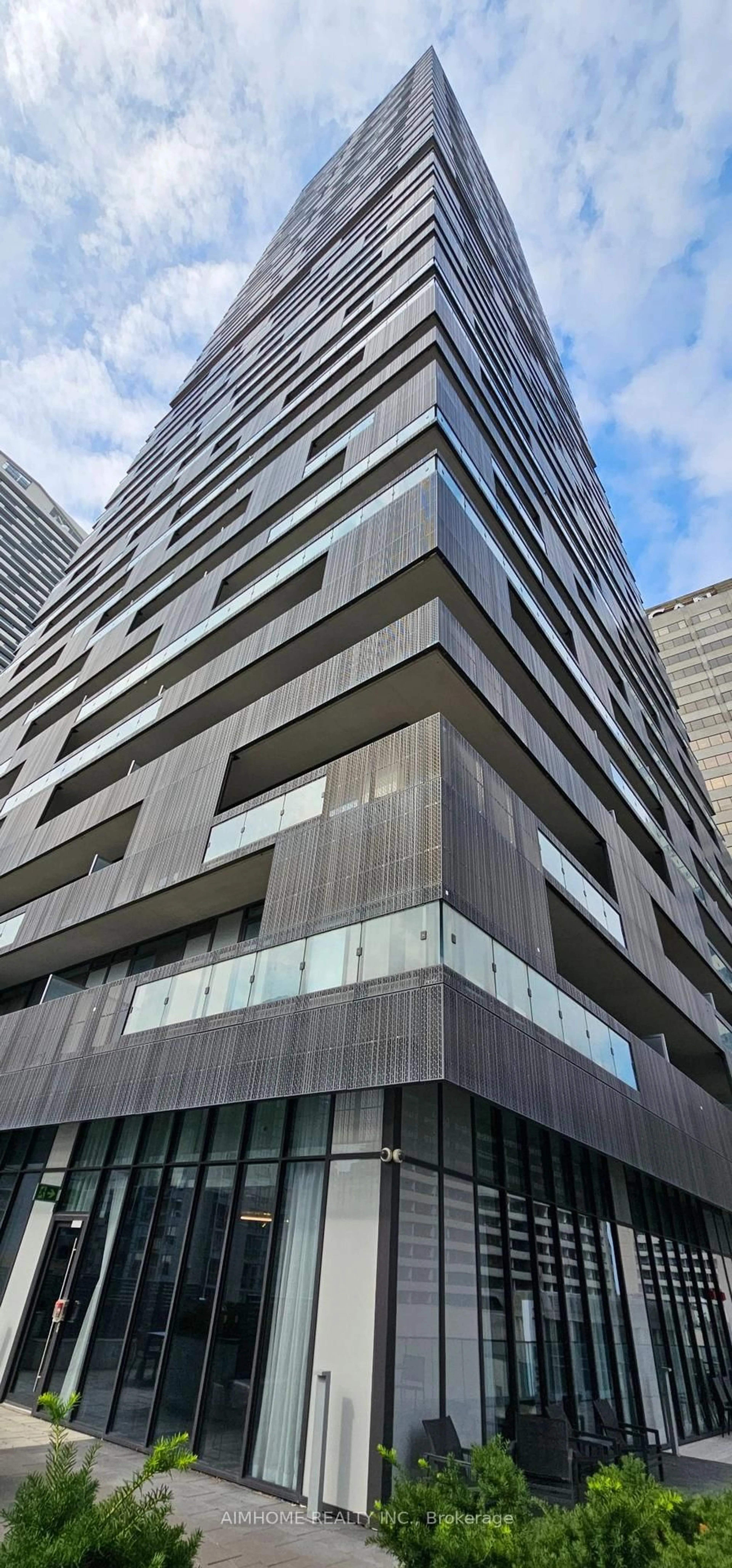 Indoor foyer for 8 Eglinton Ave #1711, Toronto Ontario M4P 0C1