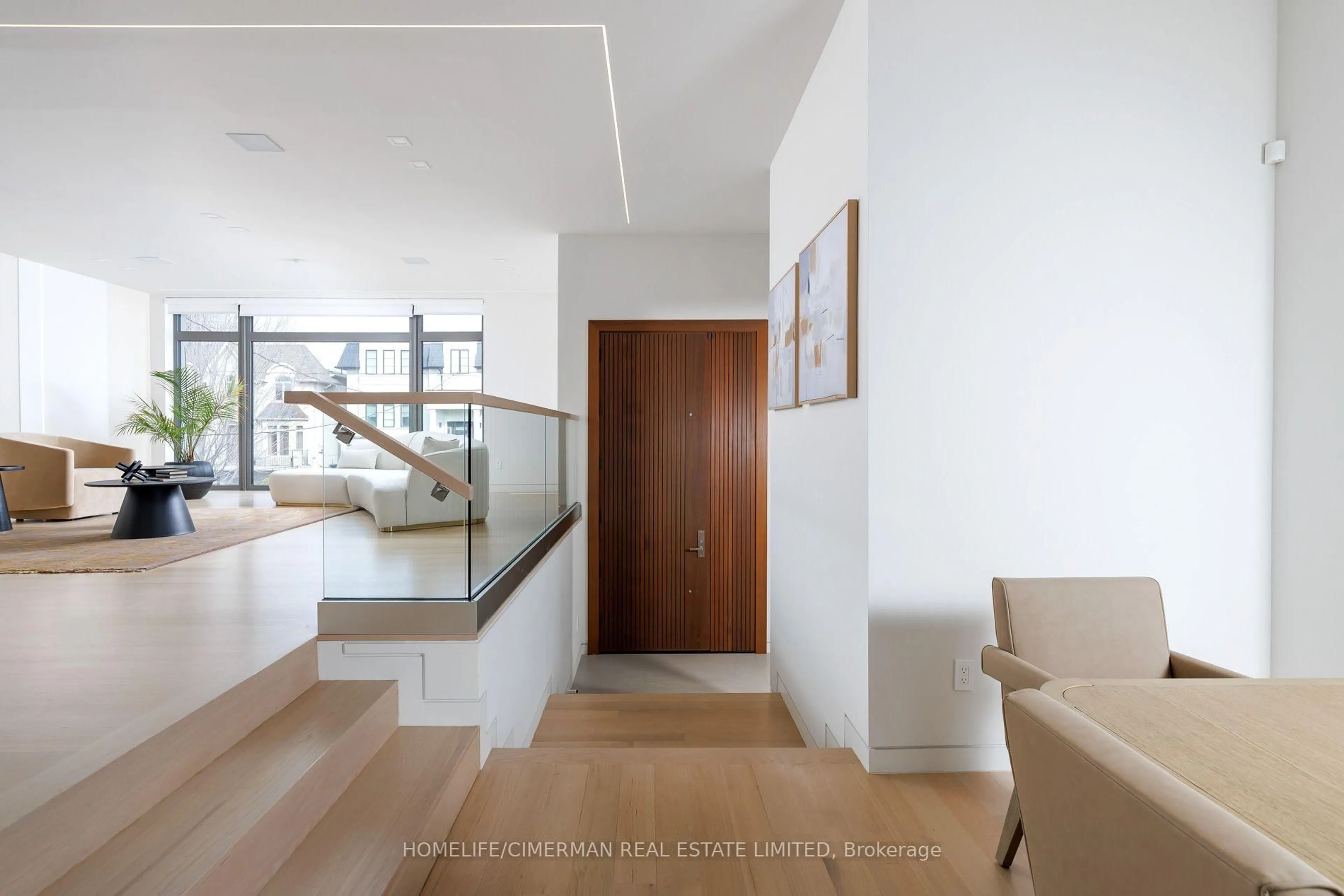 Indoor foyer for 21 Farrell Ave, Toronto Ontario M2R 1C7