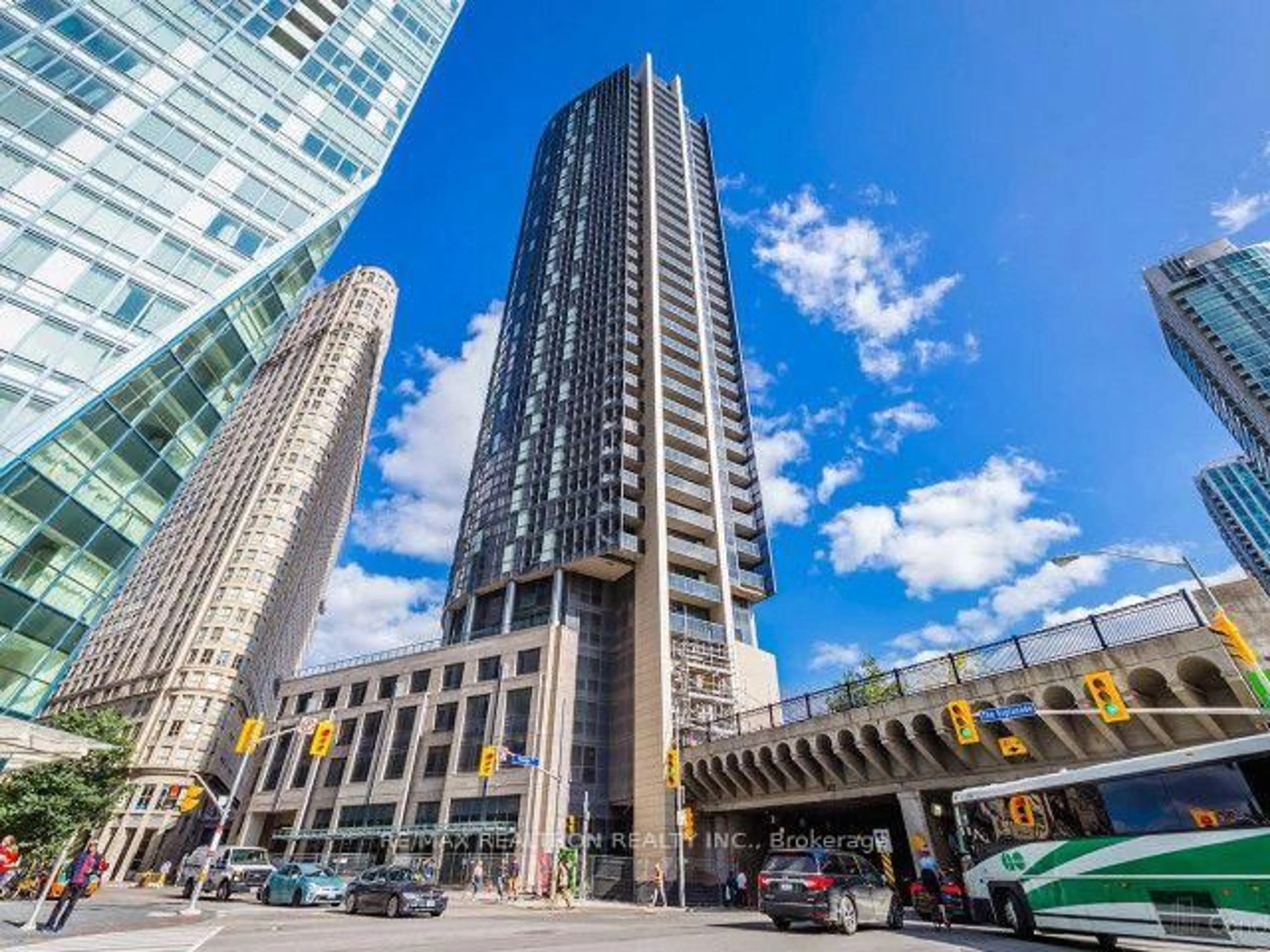 Indoor foyer for 1 The Esplanade Dr #2107, Toronto Ontario M5E 0A8