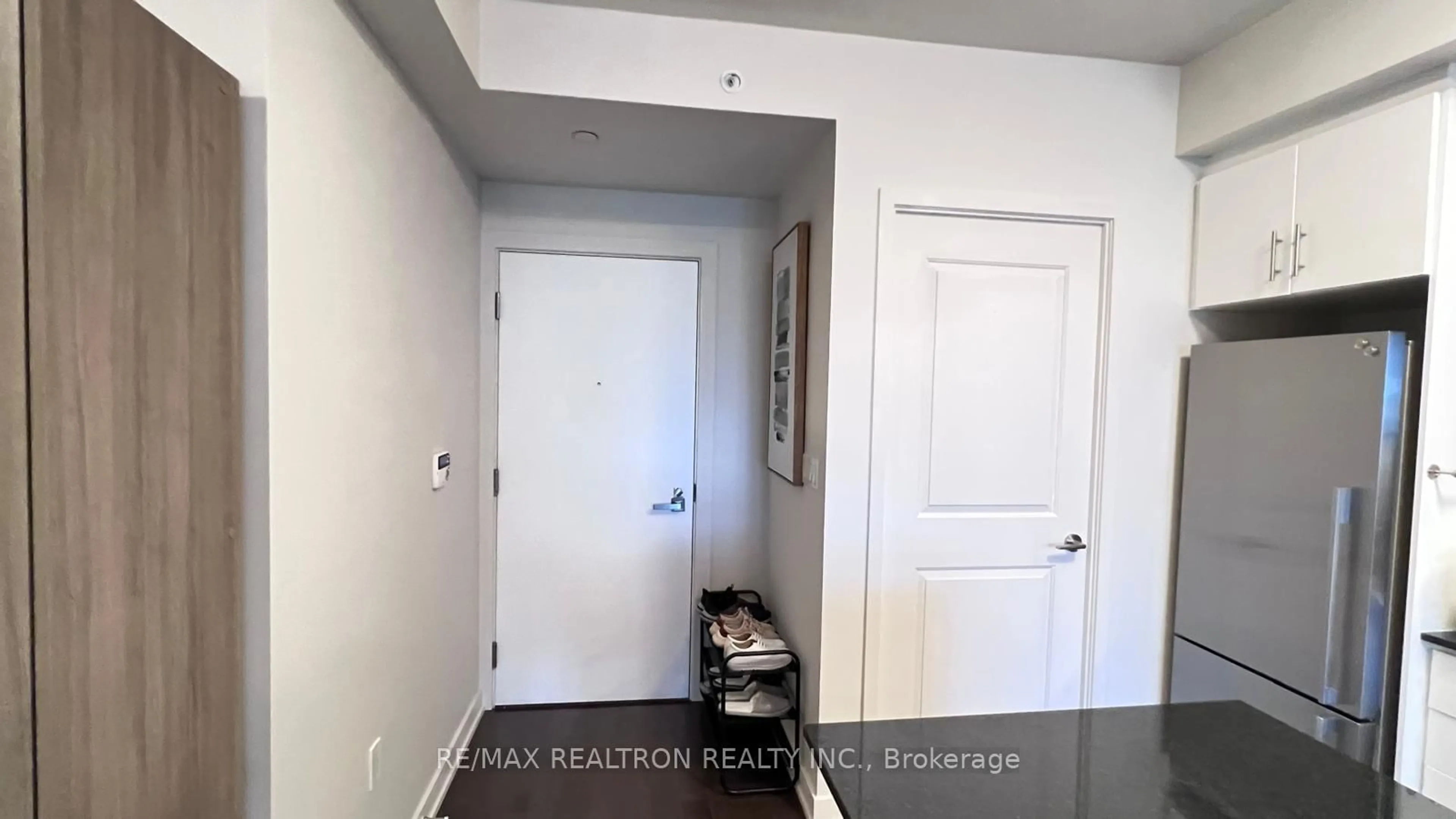 Indoor entryway for 1 The Esplanade Dr #2107, Toronto Ontario M5E 0A8