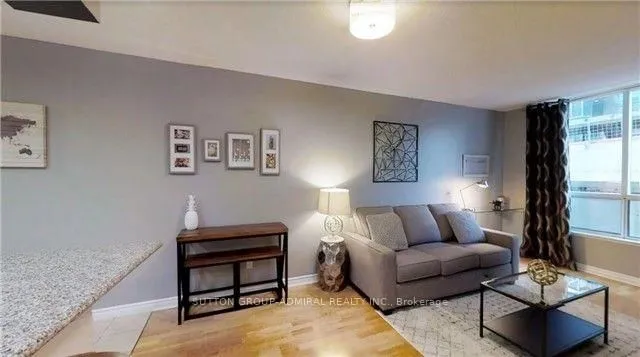 168 Simcoe St #722, Toronto 2