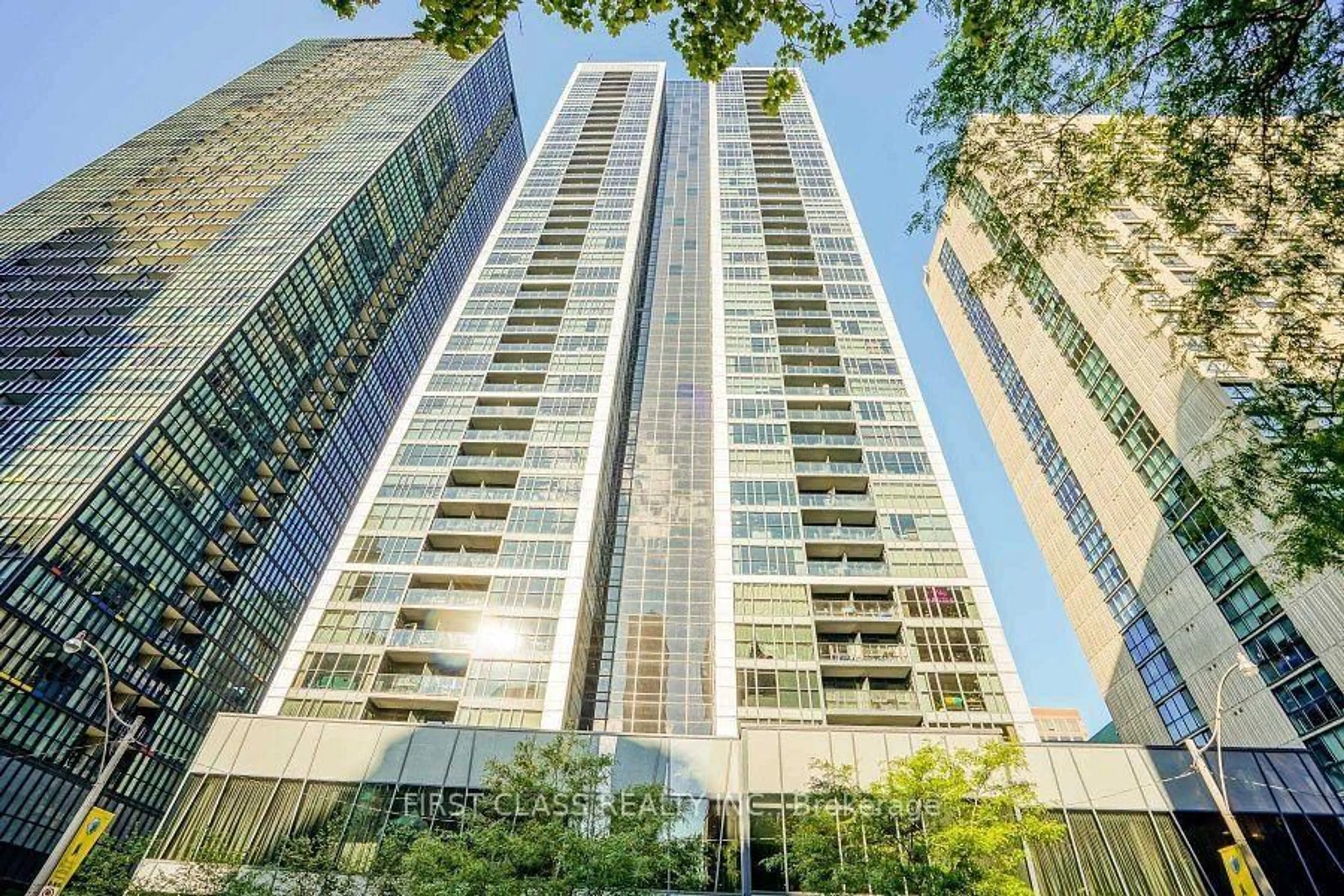 Indoor foyer for 28 Ted Rogers Way #2502, Toronto Ontario M4Y 2J4