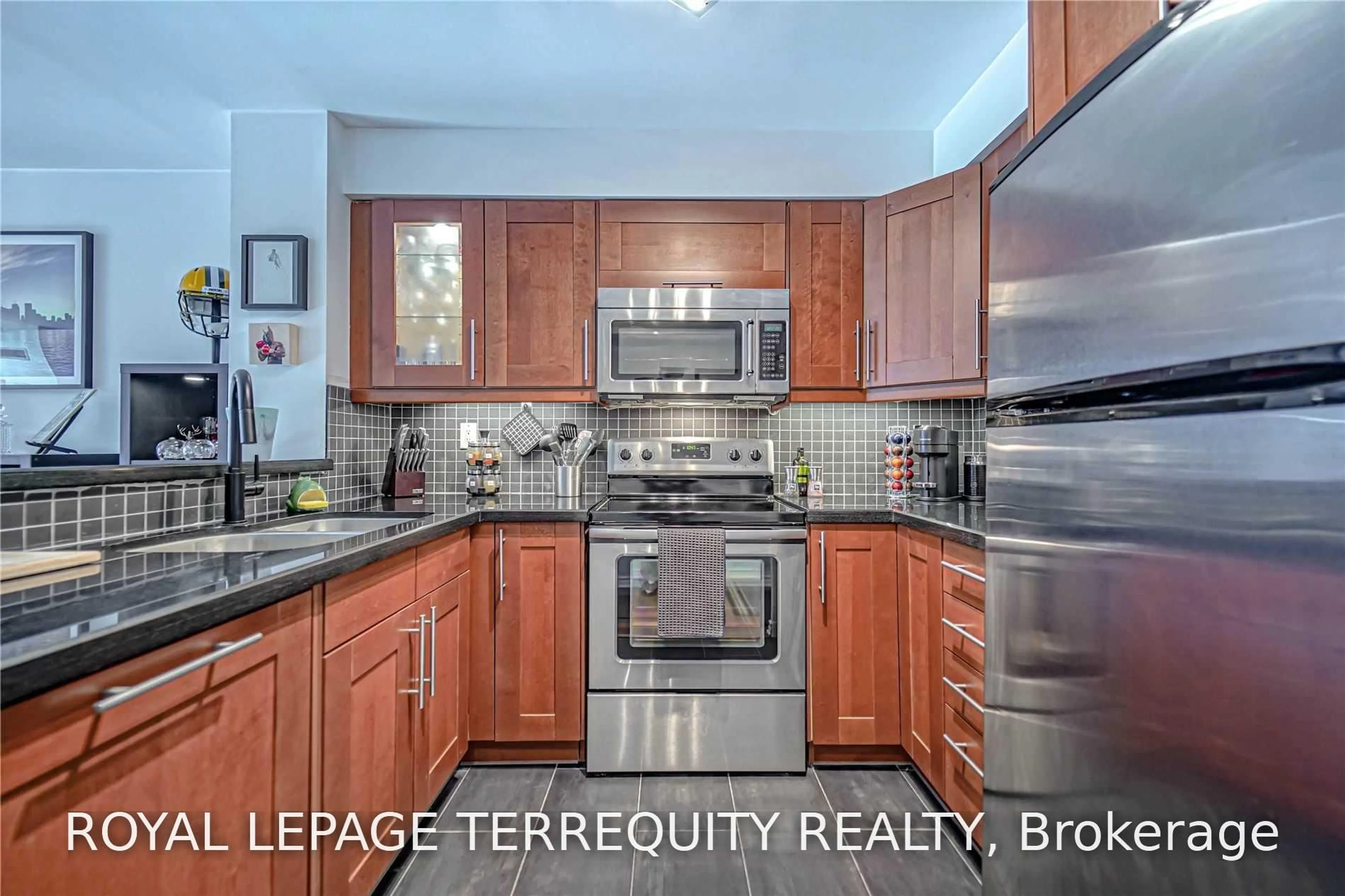 Unknown for 942 Yonge St #319, Toronto Ontario M4W 3S8