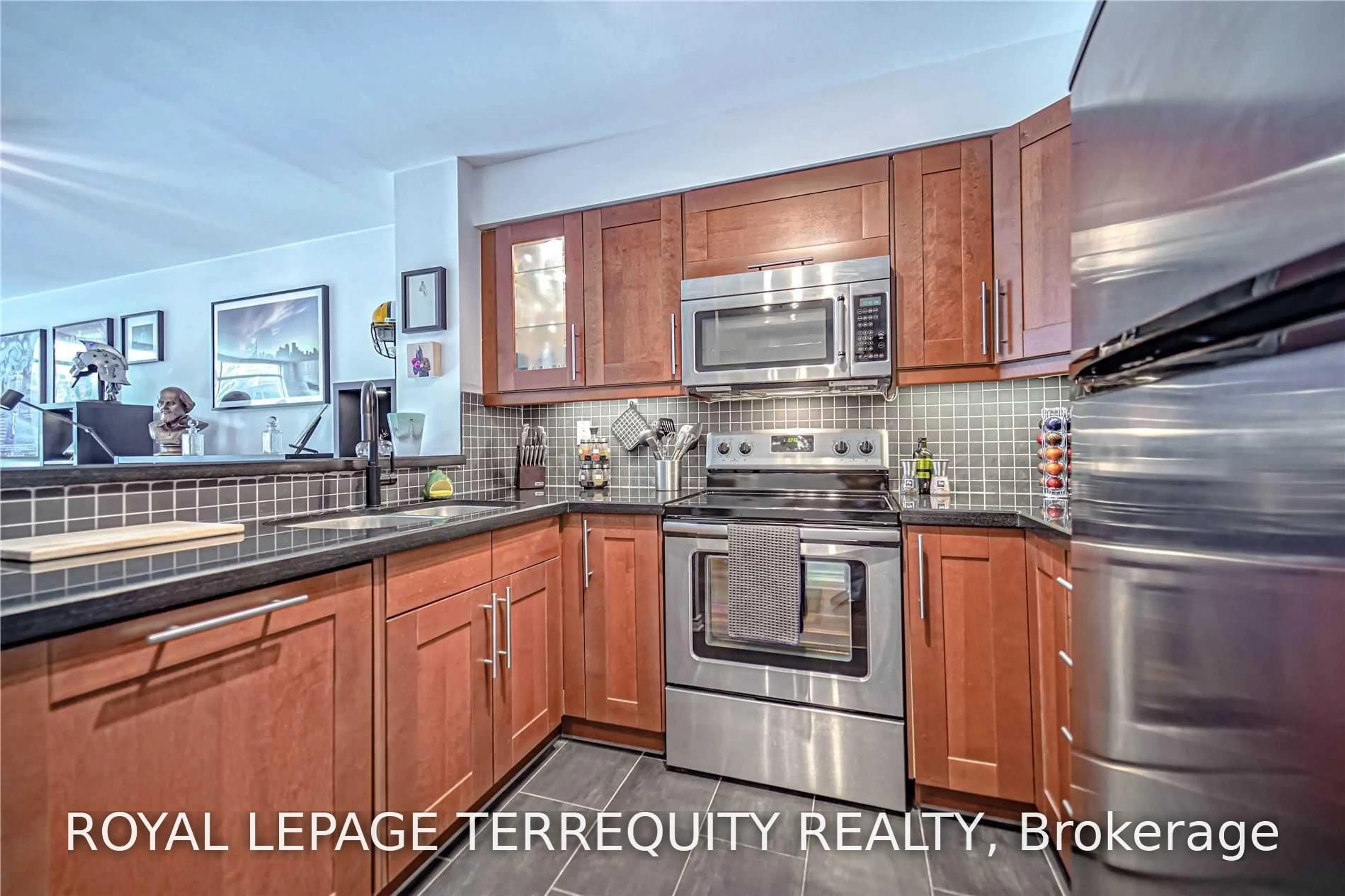 Unknown for 942 Yonge St #319, Toronto Ontario M4W 3S8