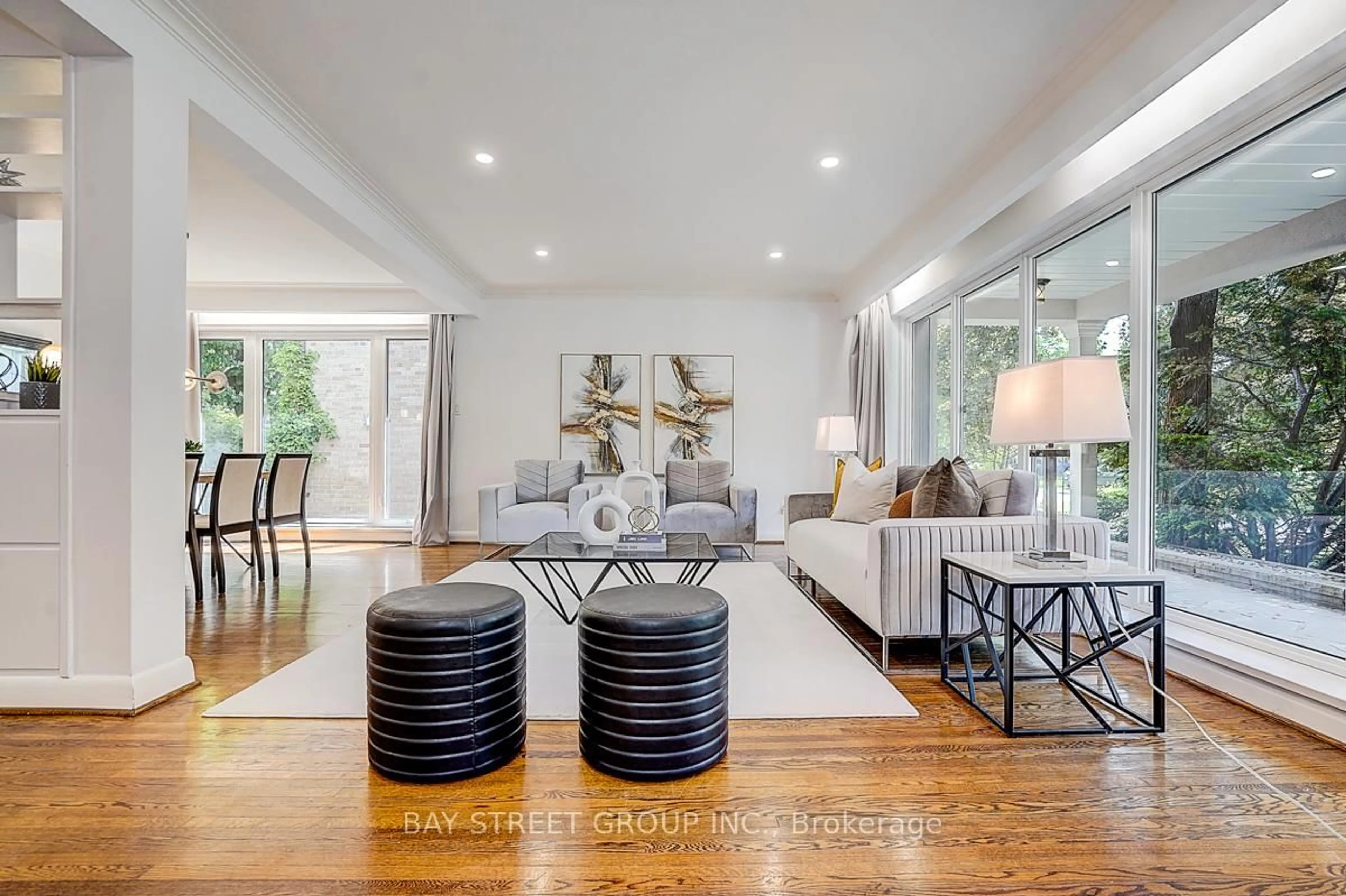 Living room with furniture, unknown for 336 Betty Ann Dr, Toronto Ontario M2R 1B3