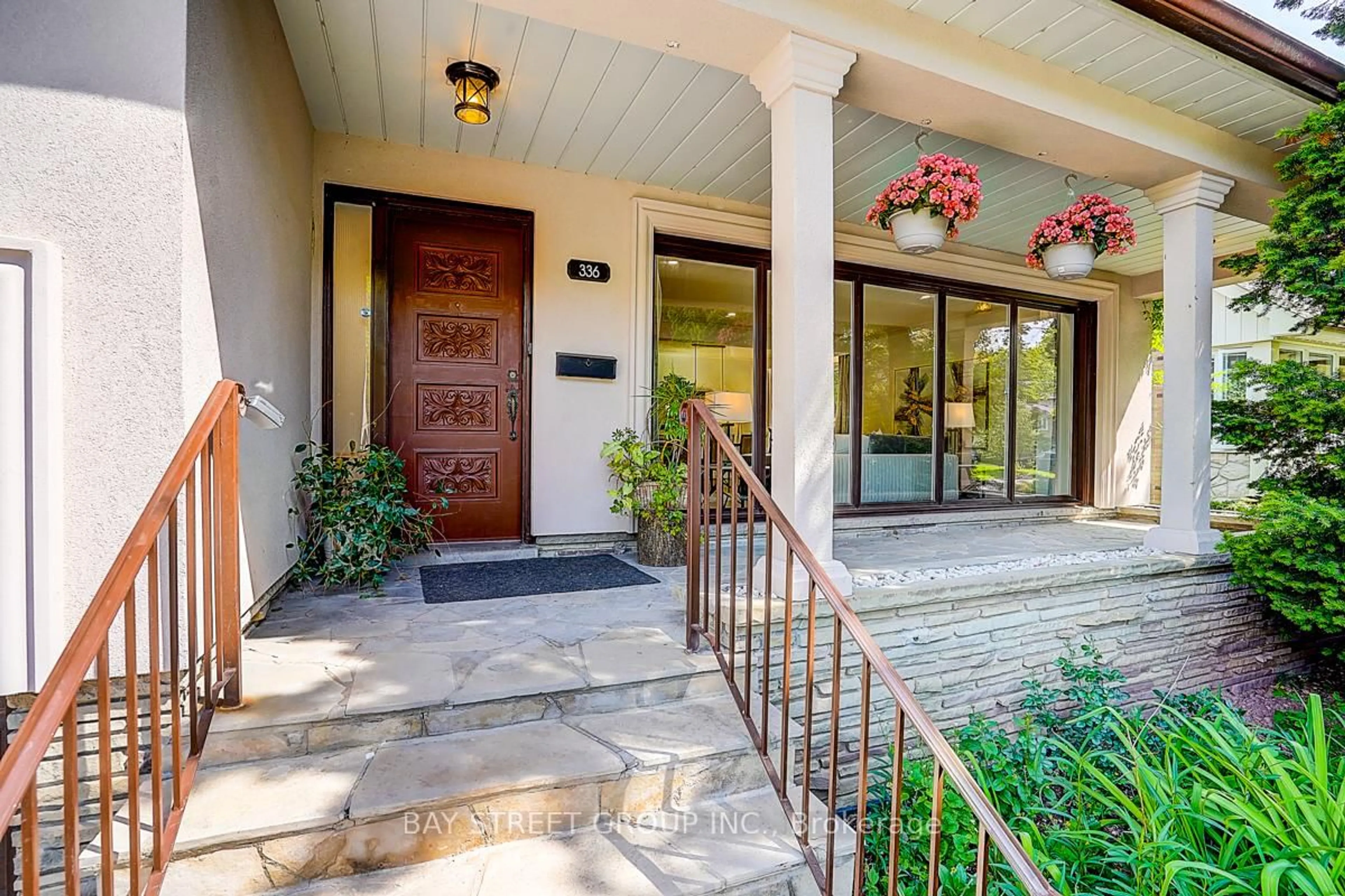 Indoor entryway for 336 Betty Ann Dr, Toronto Ontario M2R 1B3