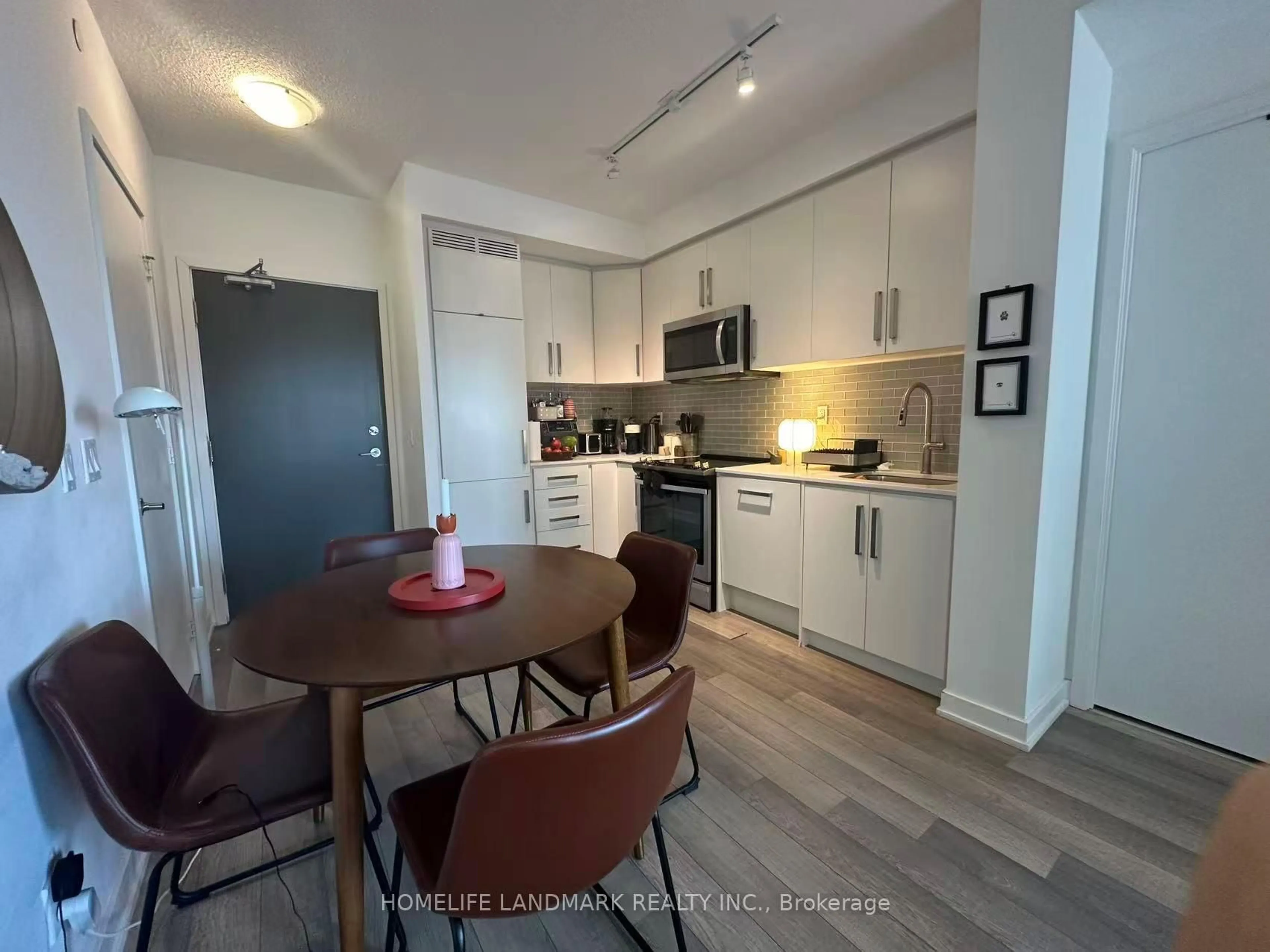 Open concept kitchen, wood/laminate floor for 5180 Yonge St #2807, Toronto Ontario M2N 5P6