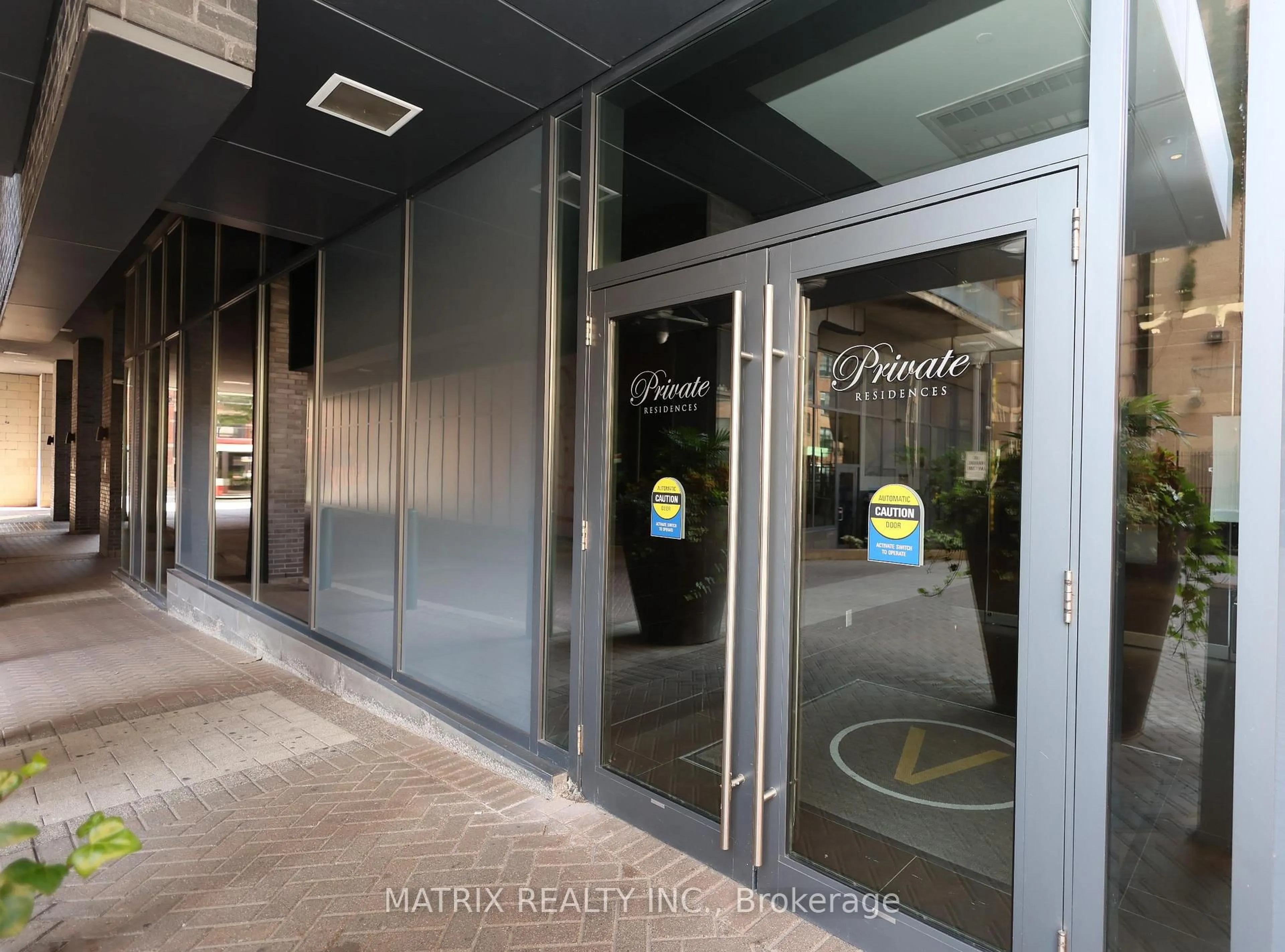 Indoor foyer for 478 King St #911, Toronto Ontario M5V 0A8