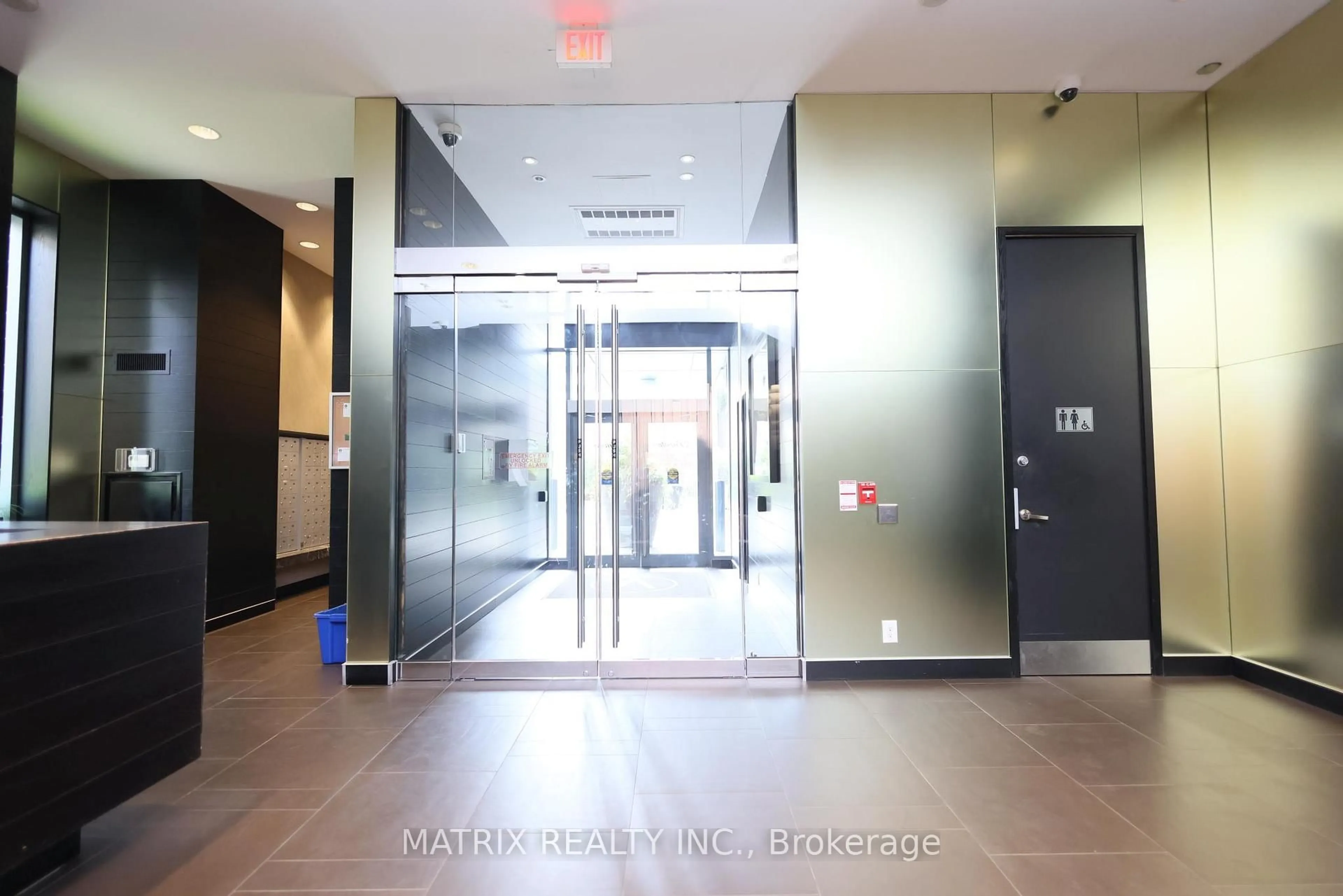 Indoor foyer for 478 King St #911, Toronto Ontario M5V 0A8