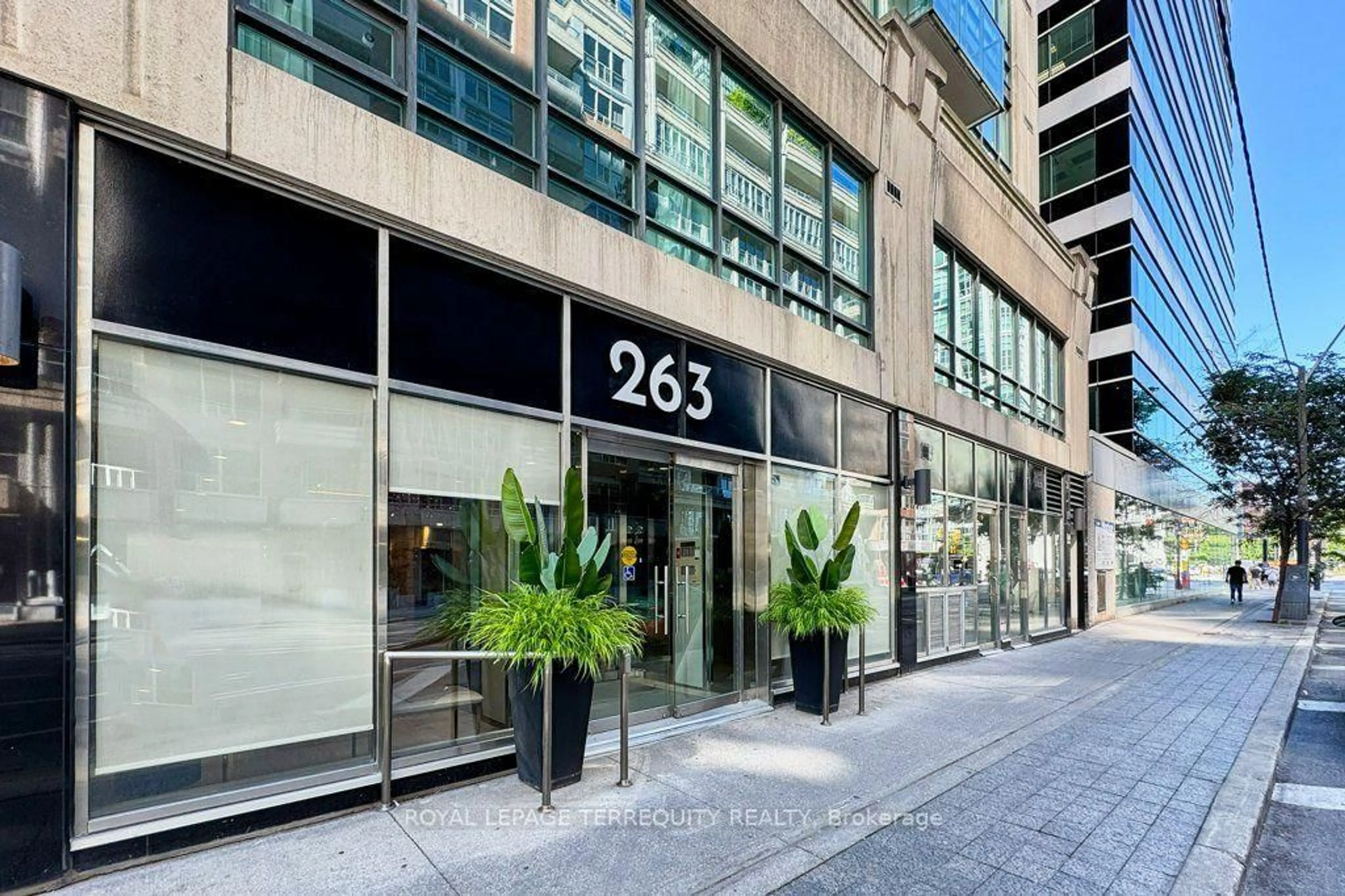 Indoor foyer for 263 Wellington St #903, Toronto Ontario M5V 3E6