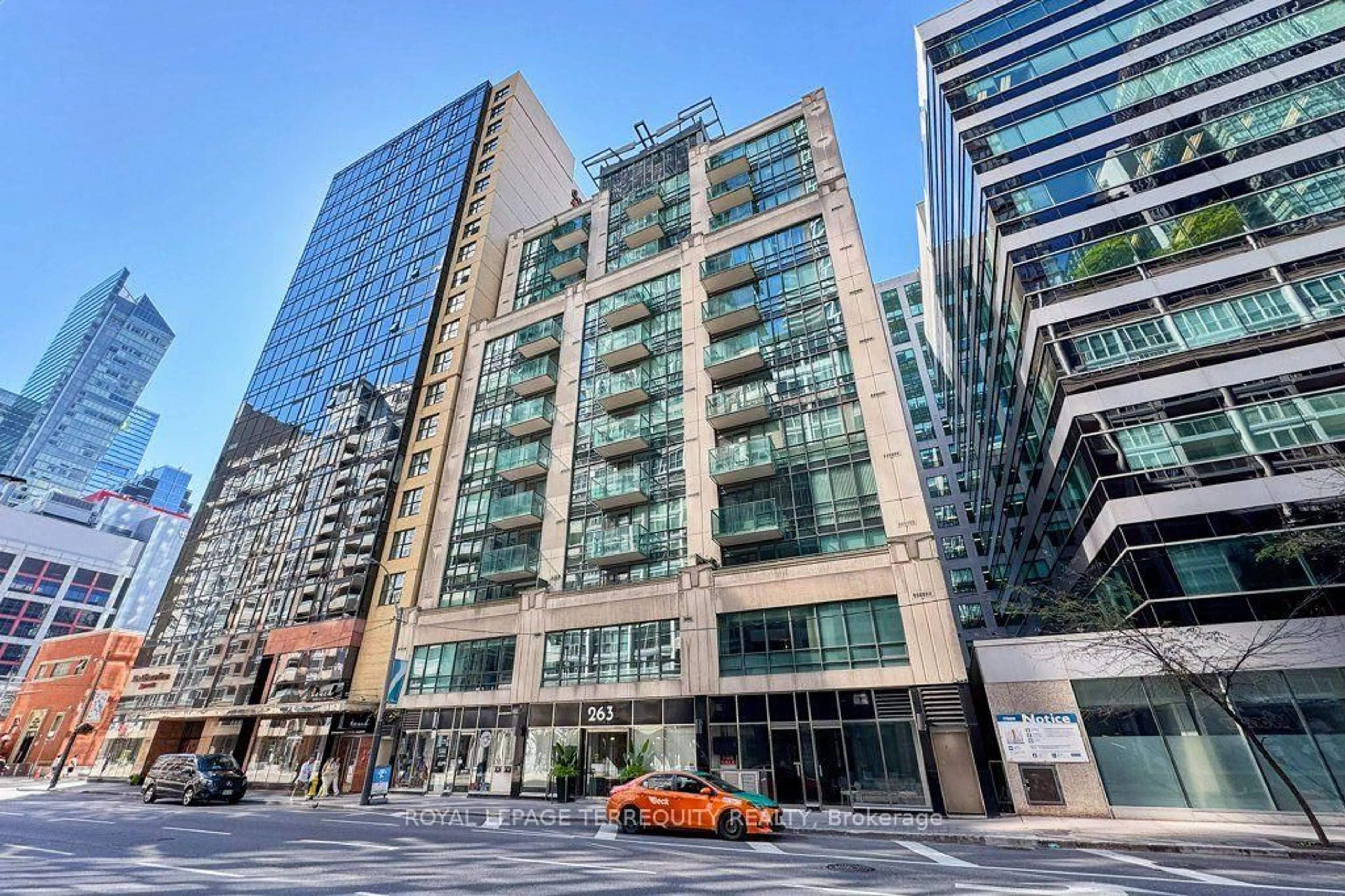 Indoor foyer for 263 Wellington St #903, Toronto Ontario M5V 3E6