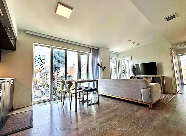 50 McCaul St #805, Toronto 5