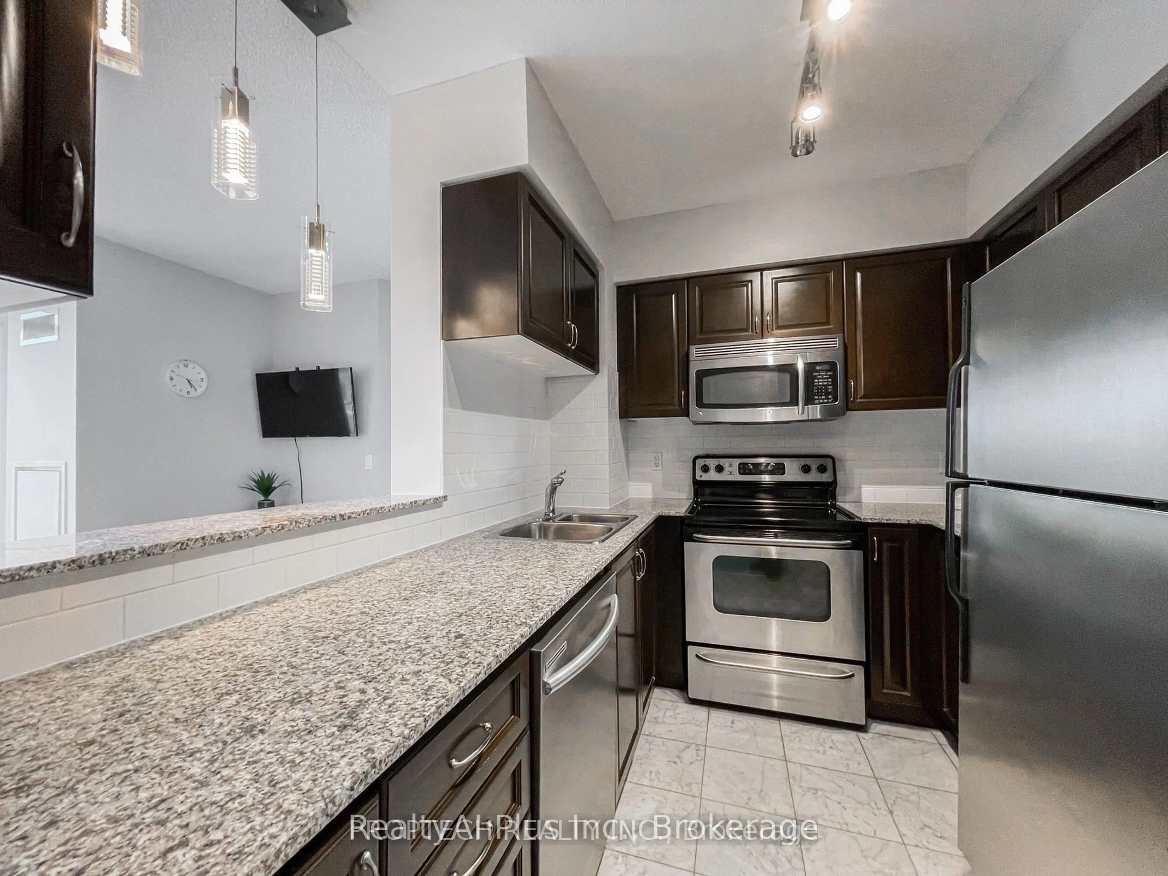 Unknown for 8 Scollard St #403, Toronto Ontario M5R 1M2