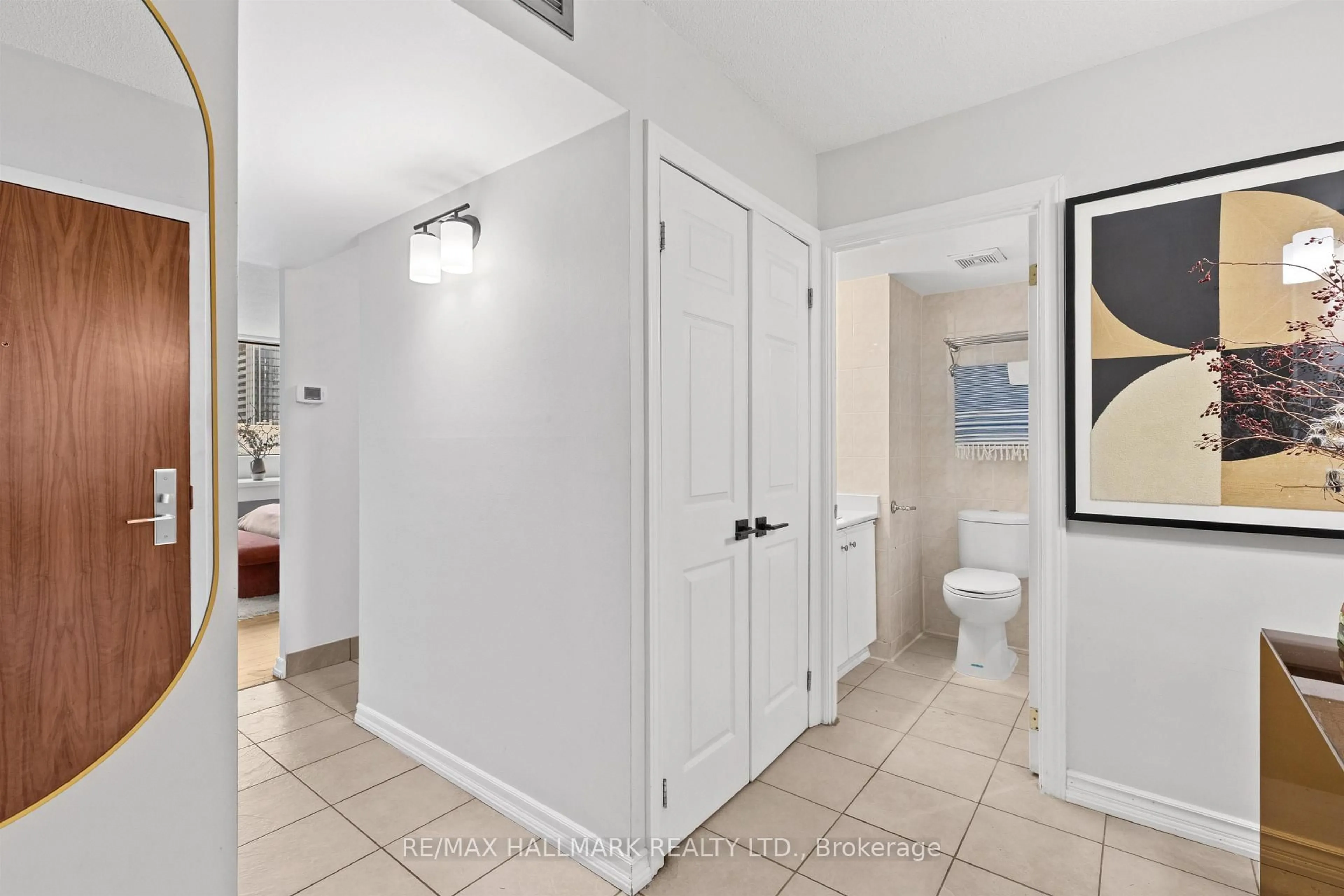 Unknown for 914 Yonge St #1603, Toronto Ontario M4W 3C8