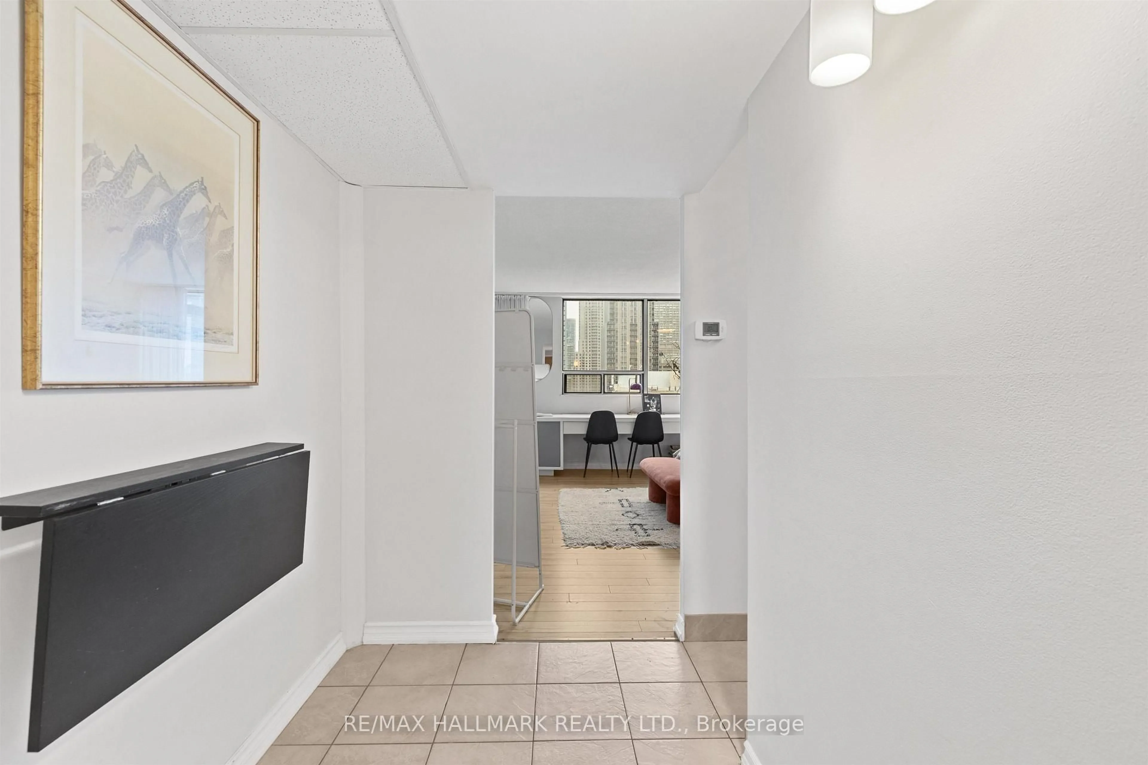 Indoor foyer for 914 Yonge St #1603, Toronto Ontario M4W 3C8