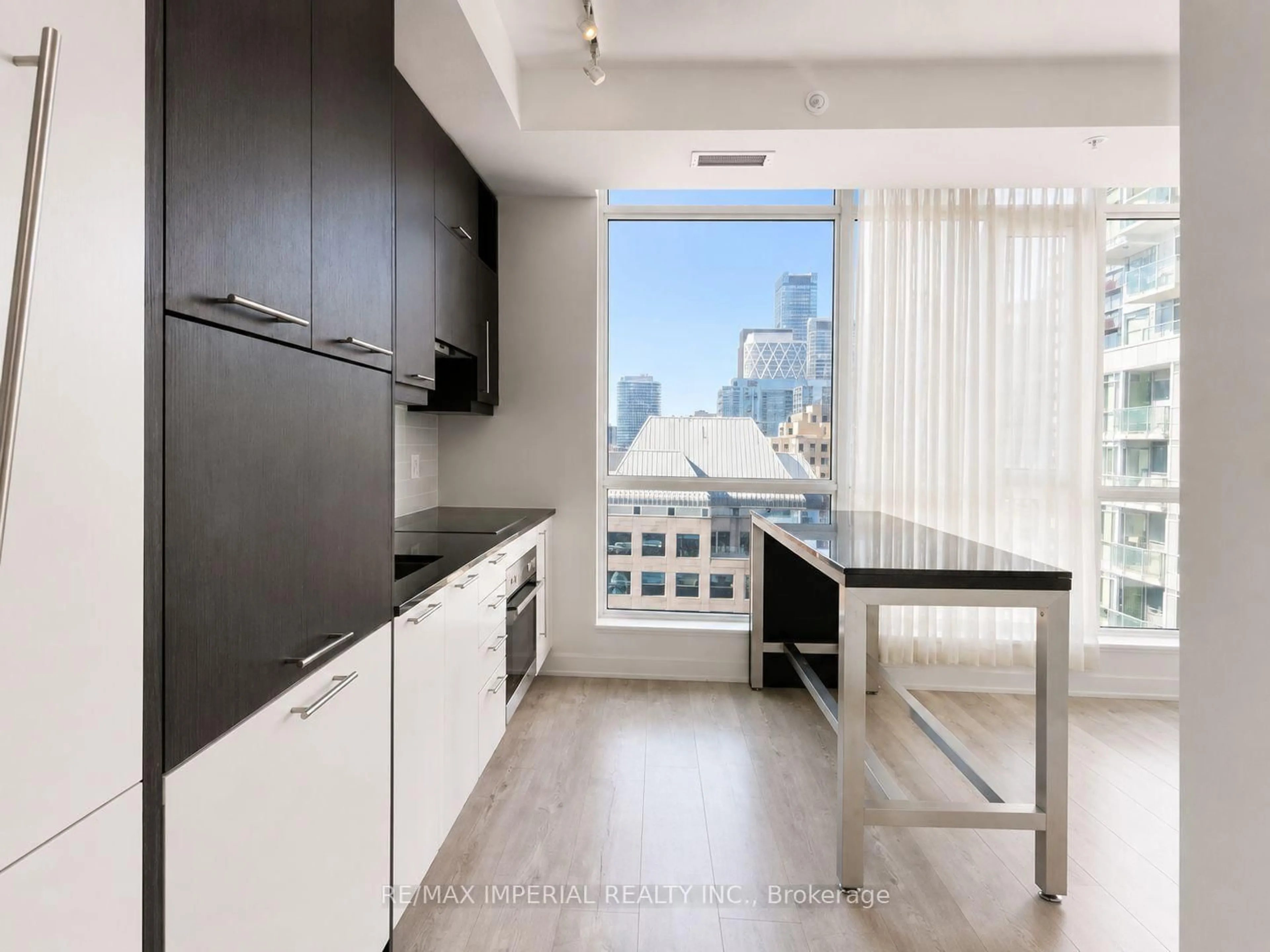 Unknown for 30 Nelson St #1502, Toronto Ontario M5V 0H5
