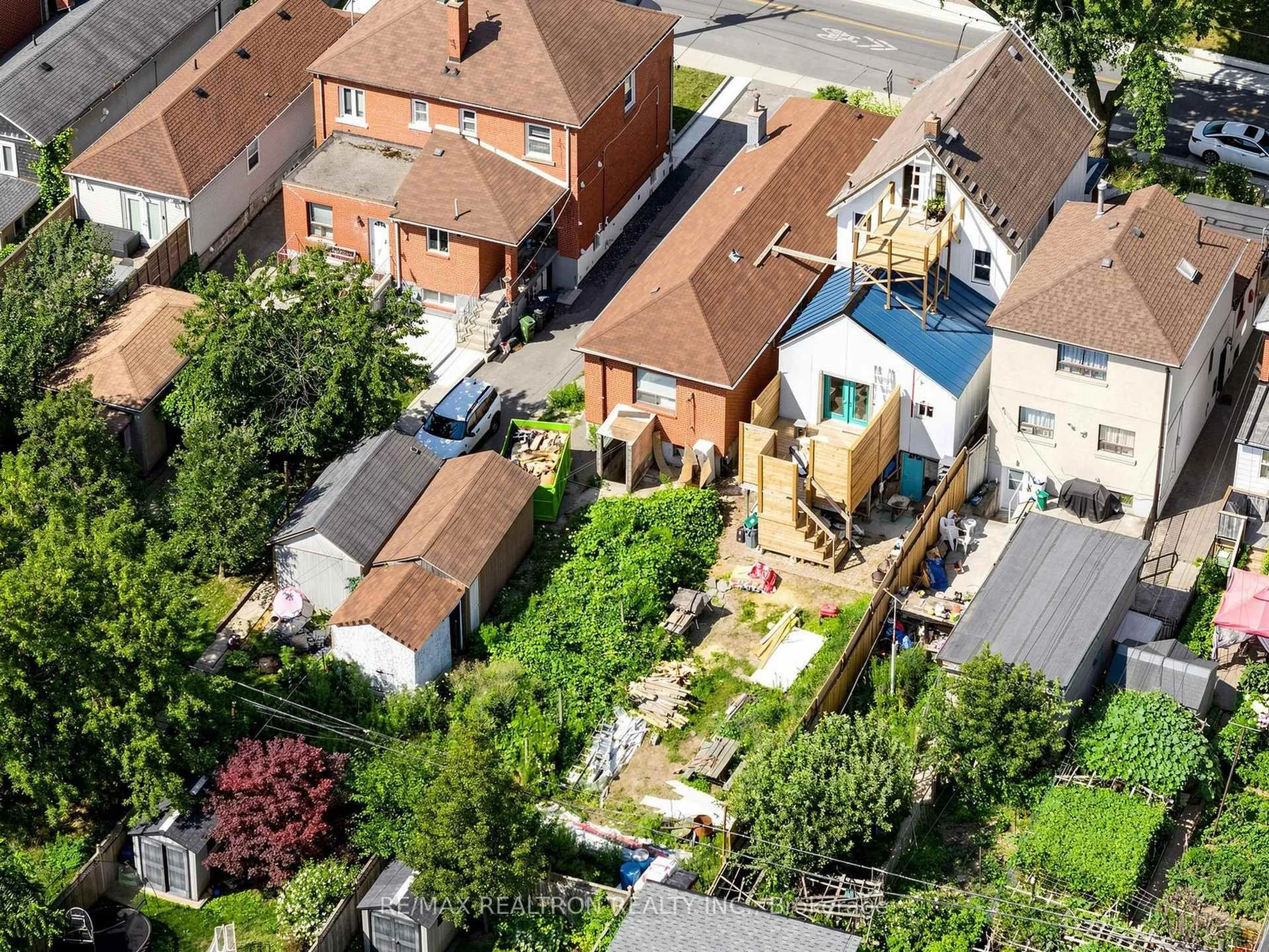 A pic from outside/outdoor area/front of a property/back of a property/a pic from drone, city buildings view from balcony for 529 Winona Dr, Toronto Ontario M6C 3V2
