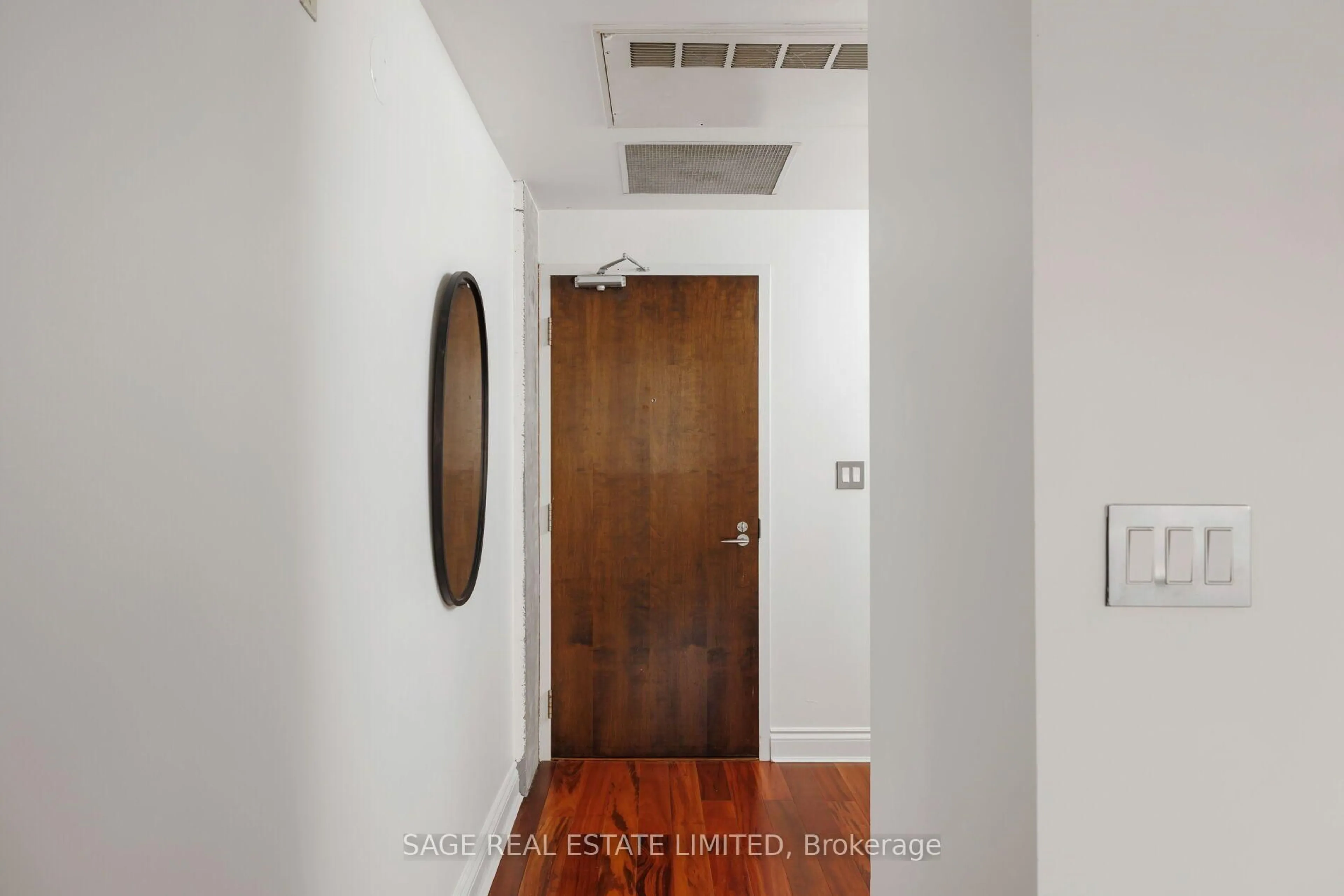 Indoor entryway for 261 King St #402, Toronto Ontario M5A 4T6