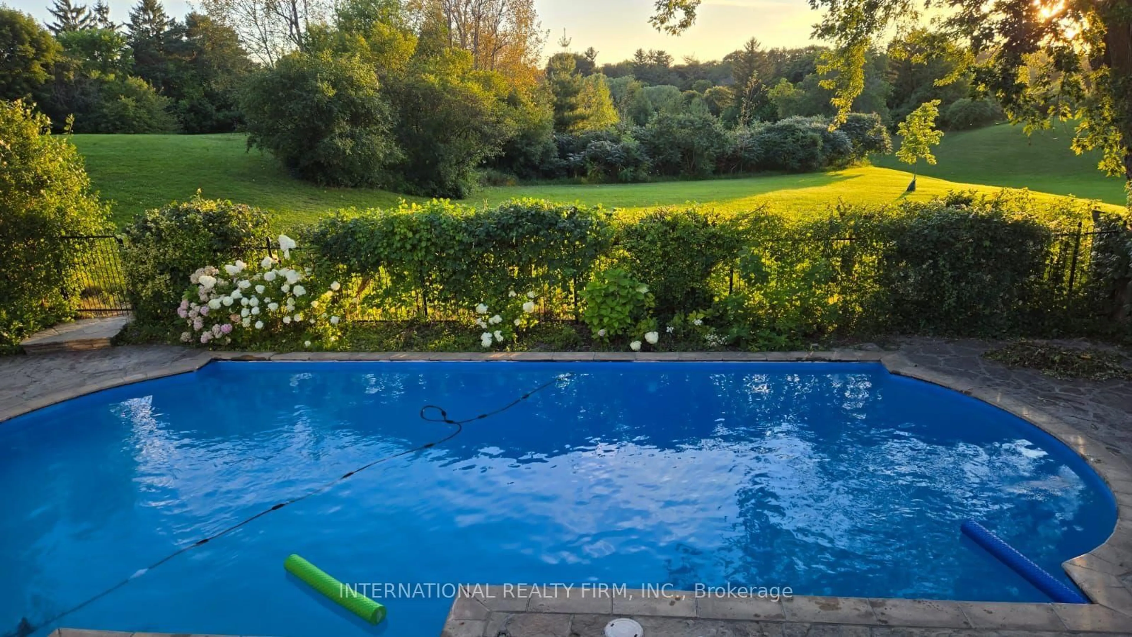 Pool for 6 Penwood Cres, Toronto Ontario M3B 2B9